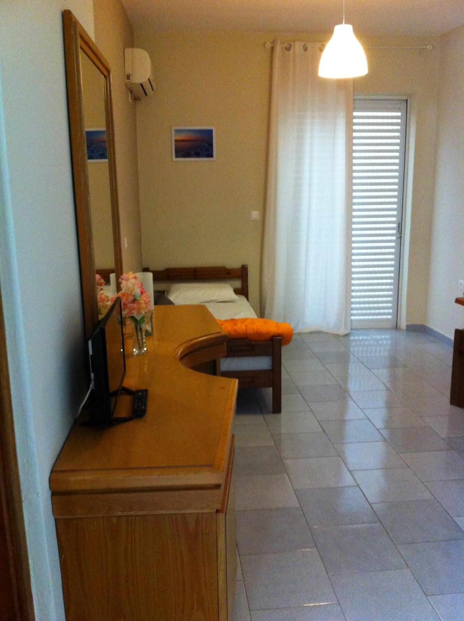 Manias Apartments