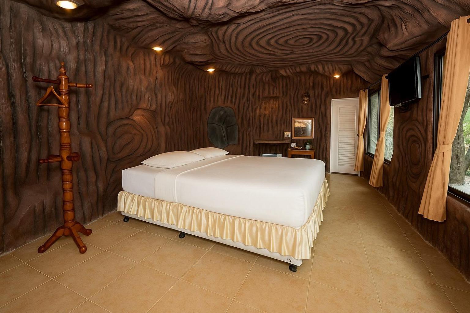 19 Degrees Resort