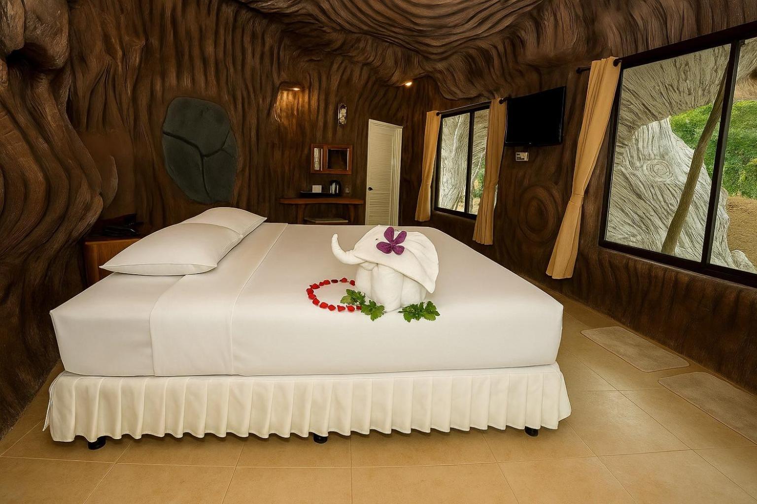 19 Degrees Resort