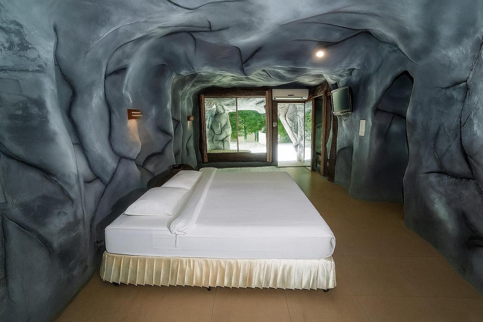 19 Degrees Resort