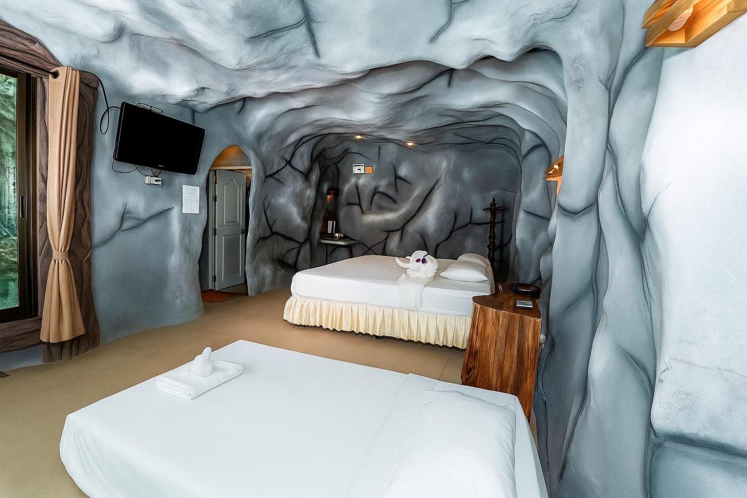 19 Degrees Resort