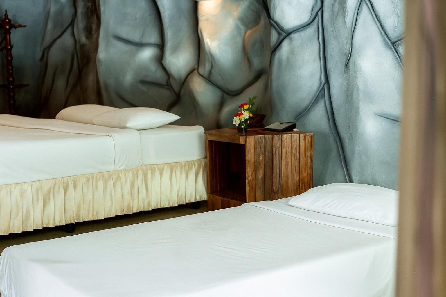 19 Degrees Resort