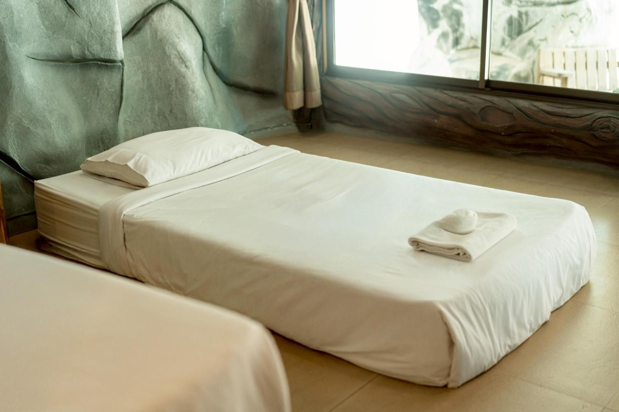 19 Degrees Resort