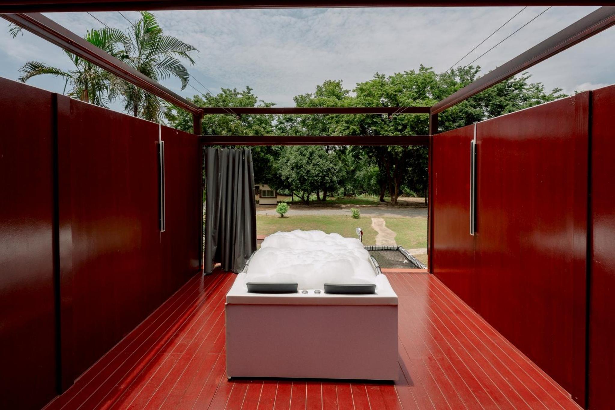 19 Degrees Resort