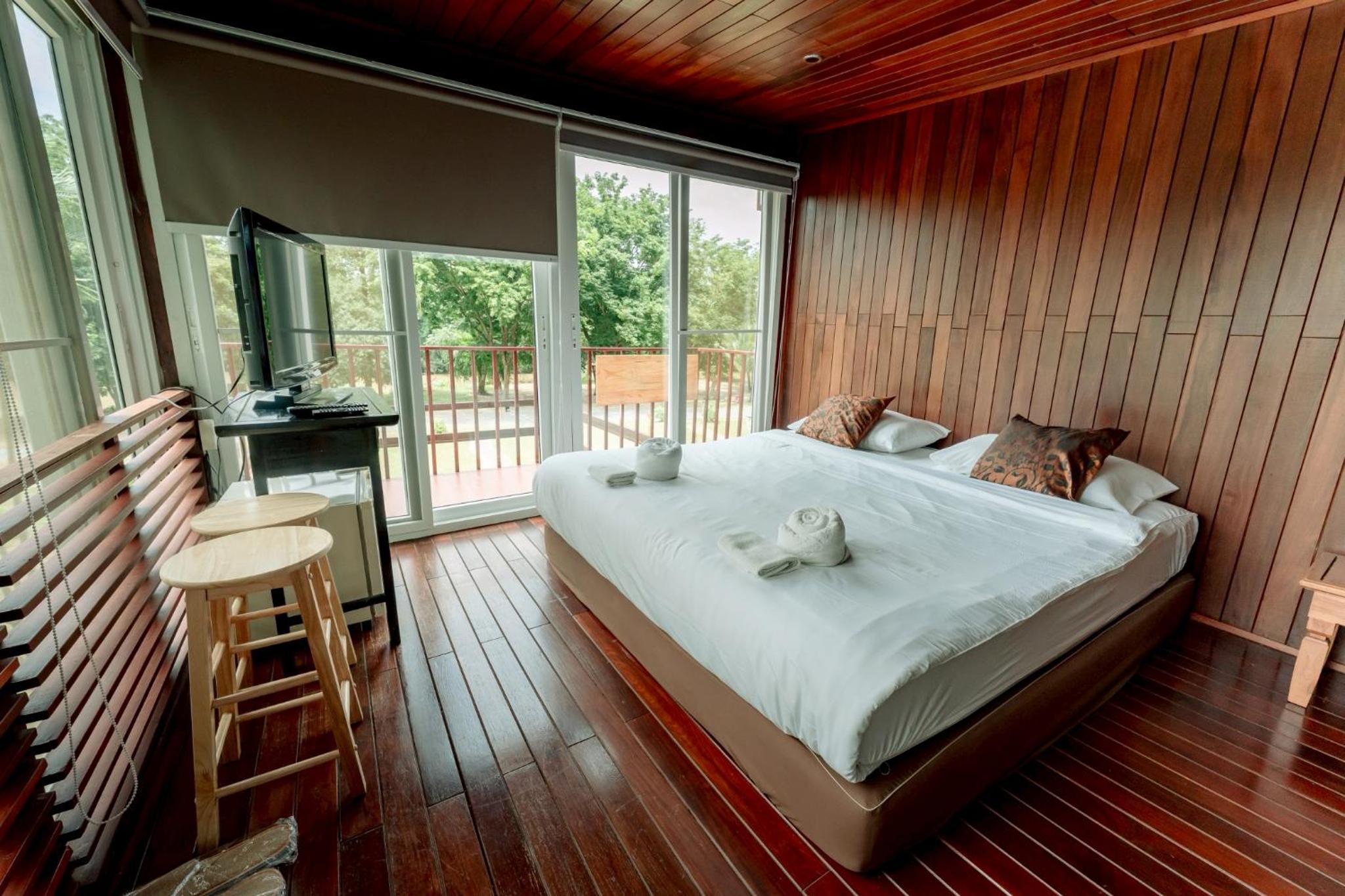 19 Degrees Resort