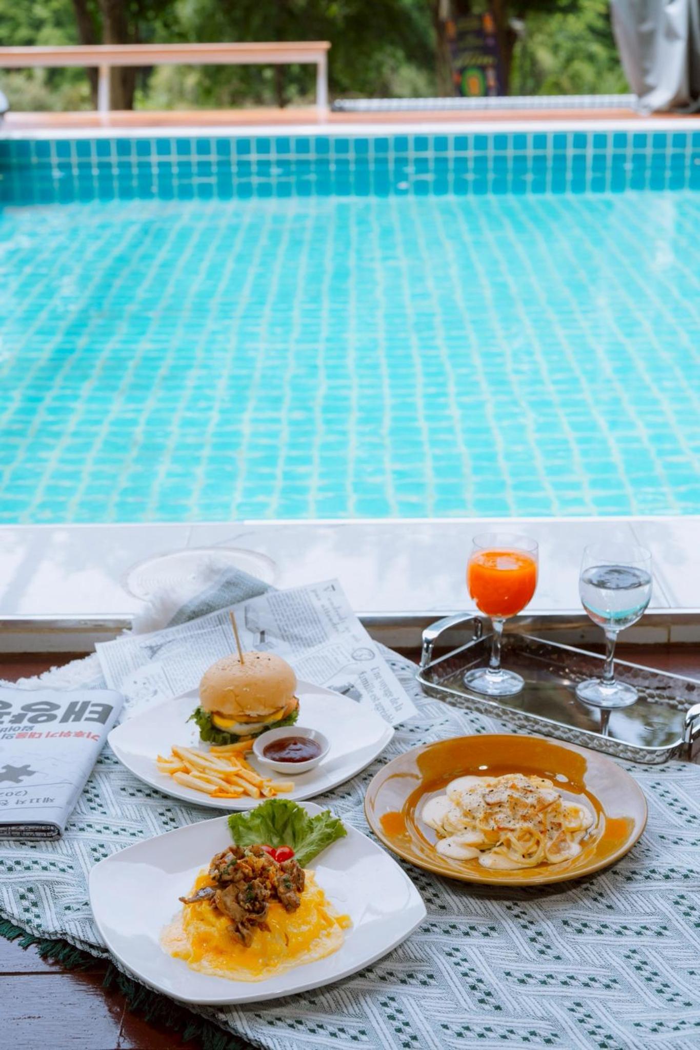 19 Degrees Resort