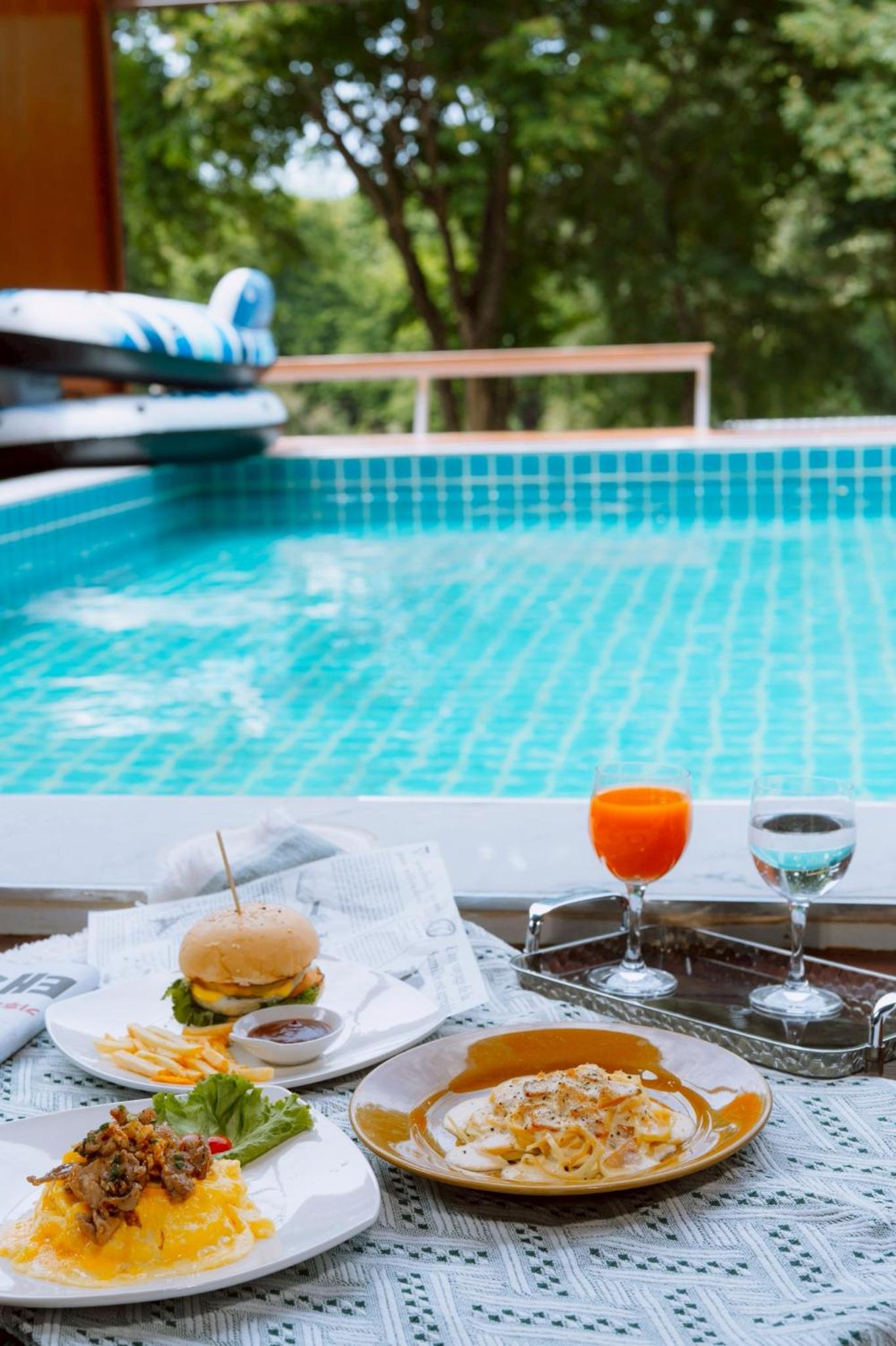 19 Degrees Resort