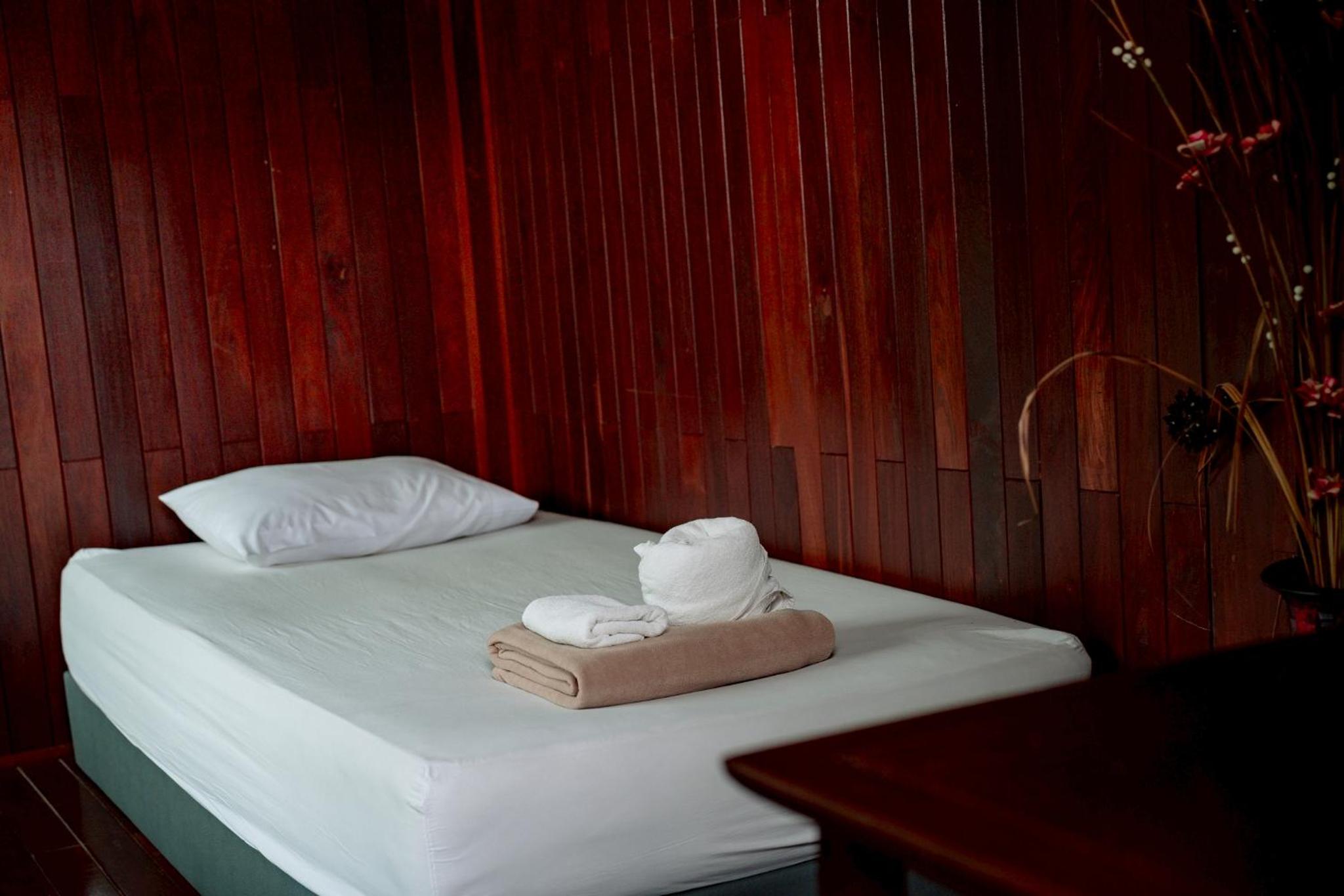 19 Degrees Resort