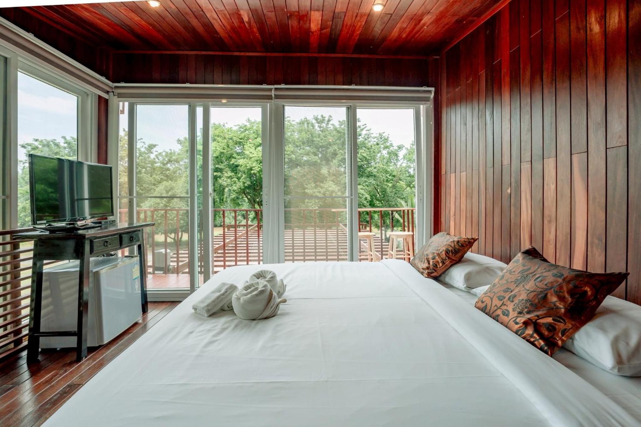 19 Degrees Resort