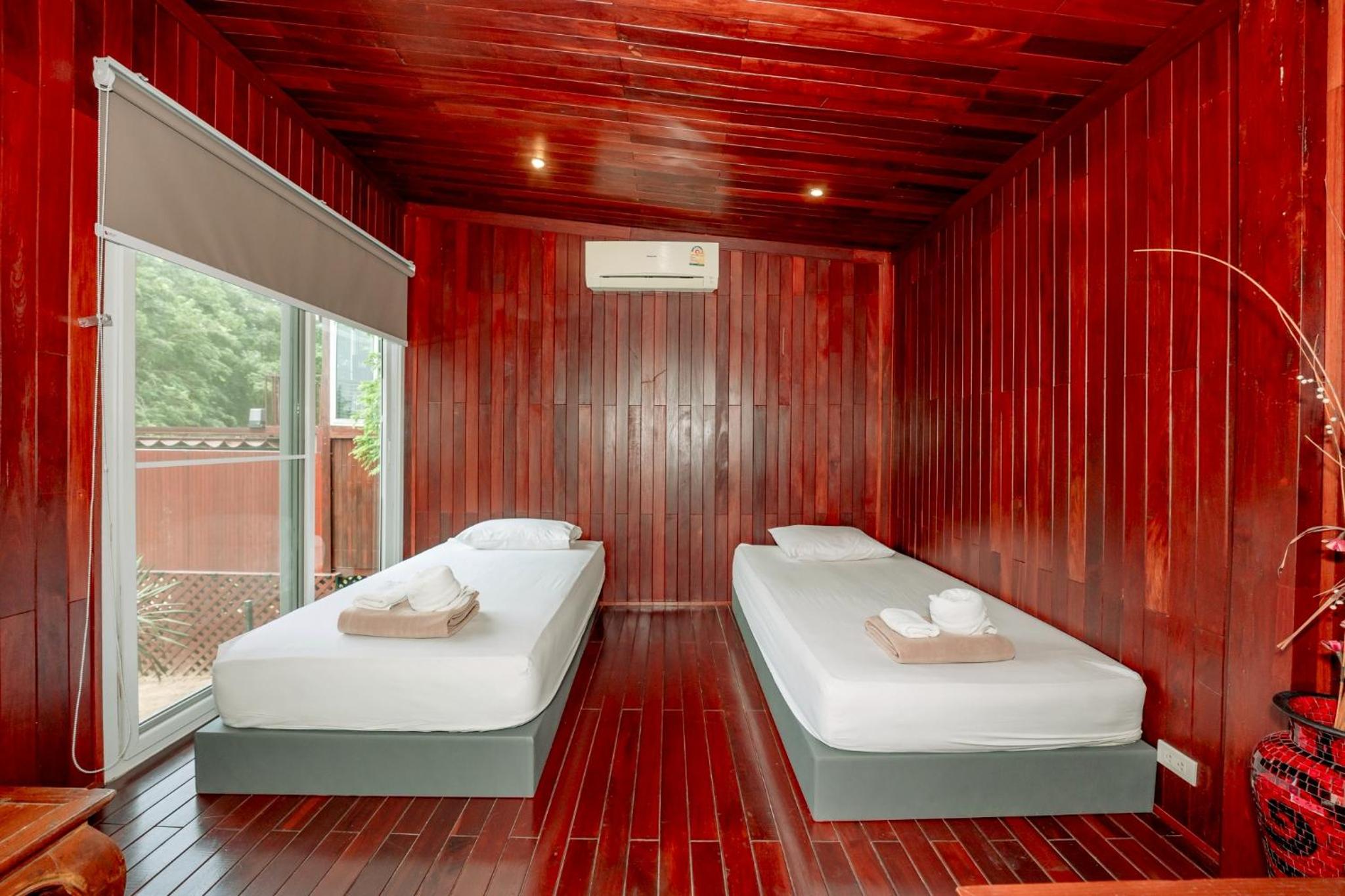19 Degrees Resort