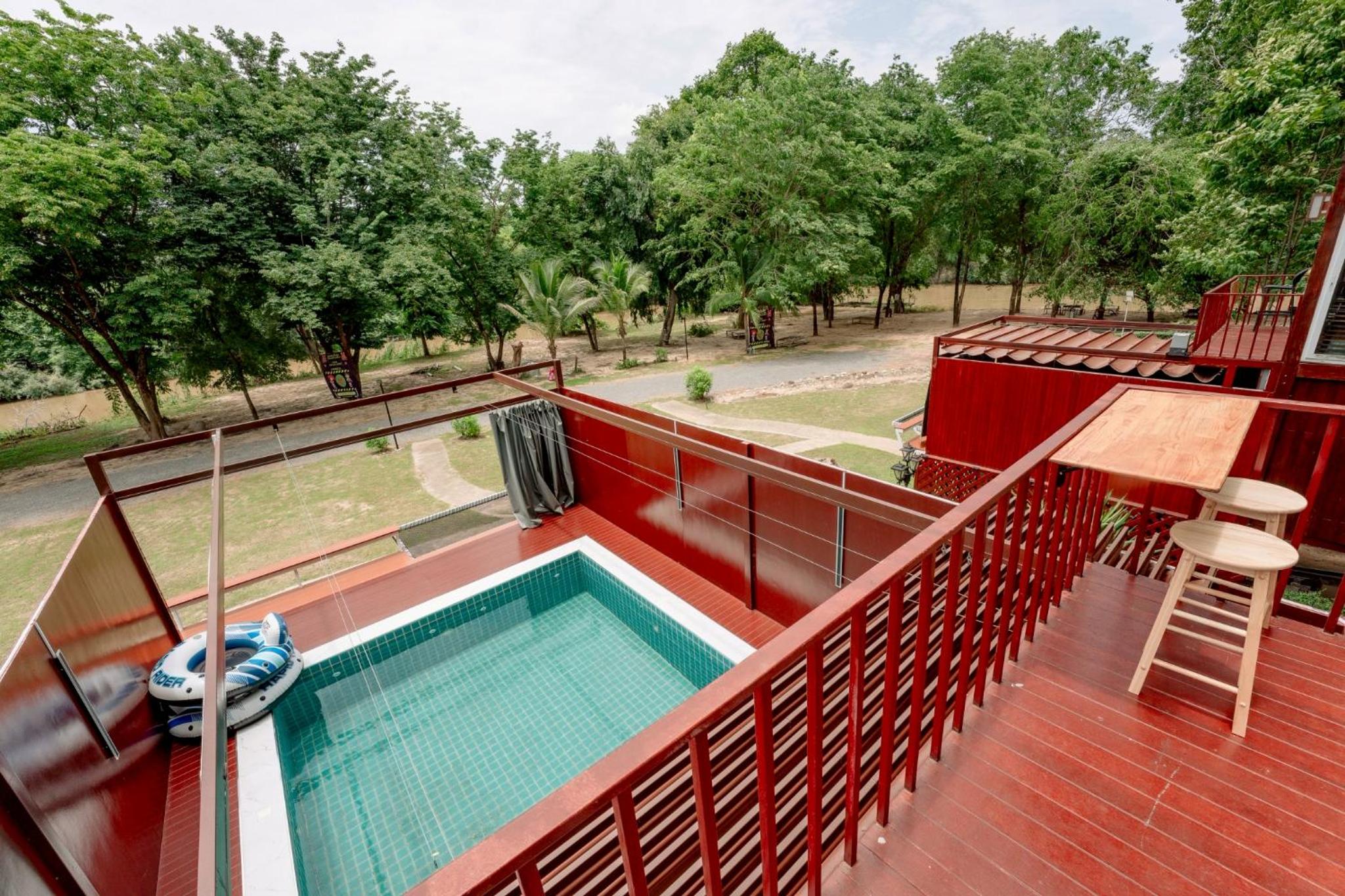 19 Degrees Resort