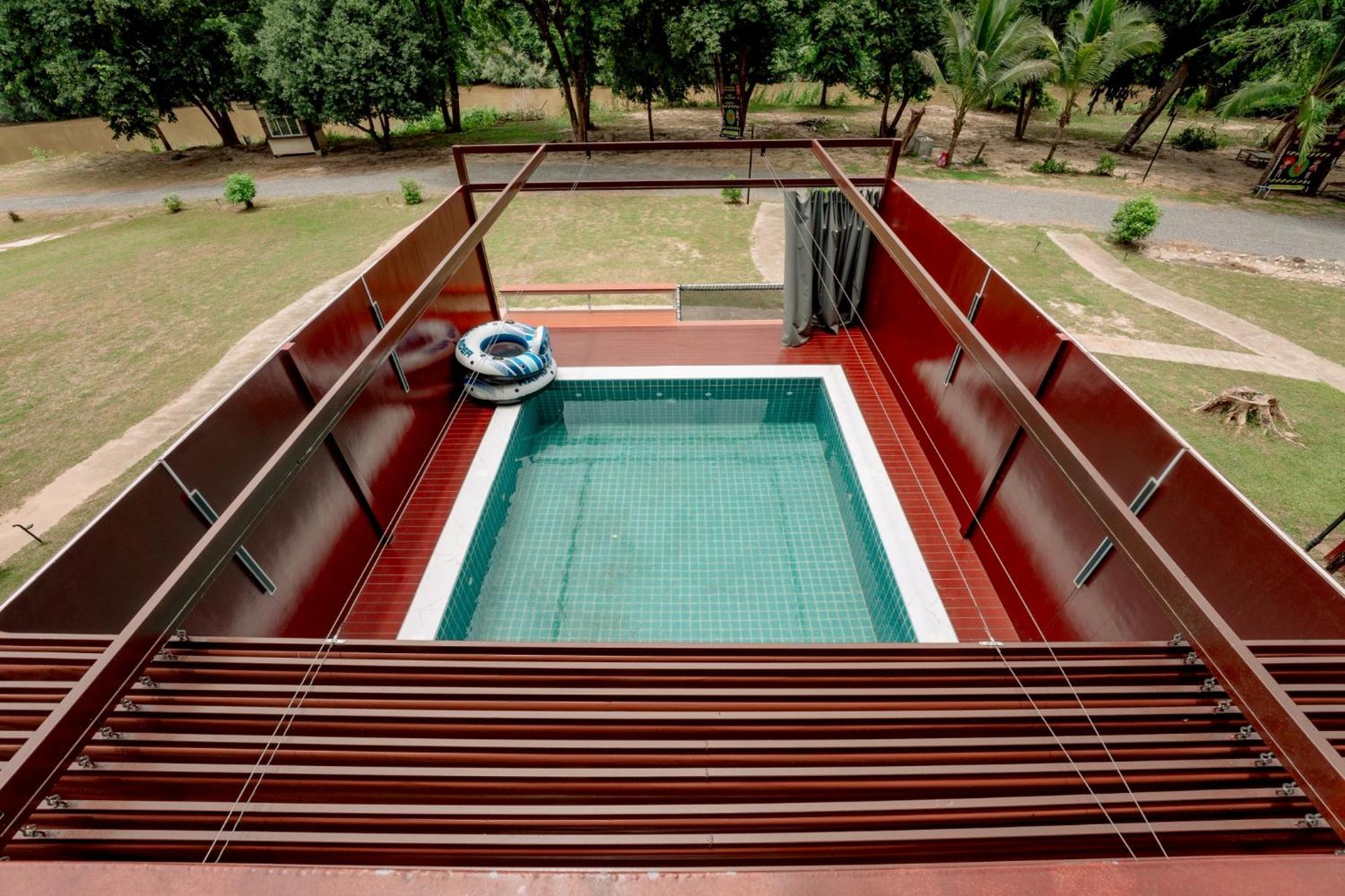 19 Degrees Resort