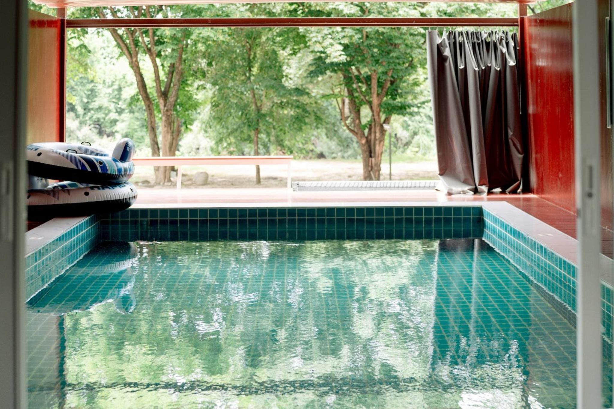 19 Degrees Resort