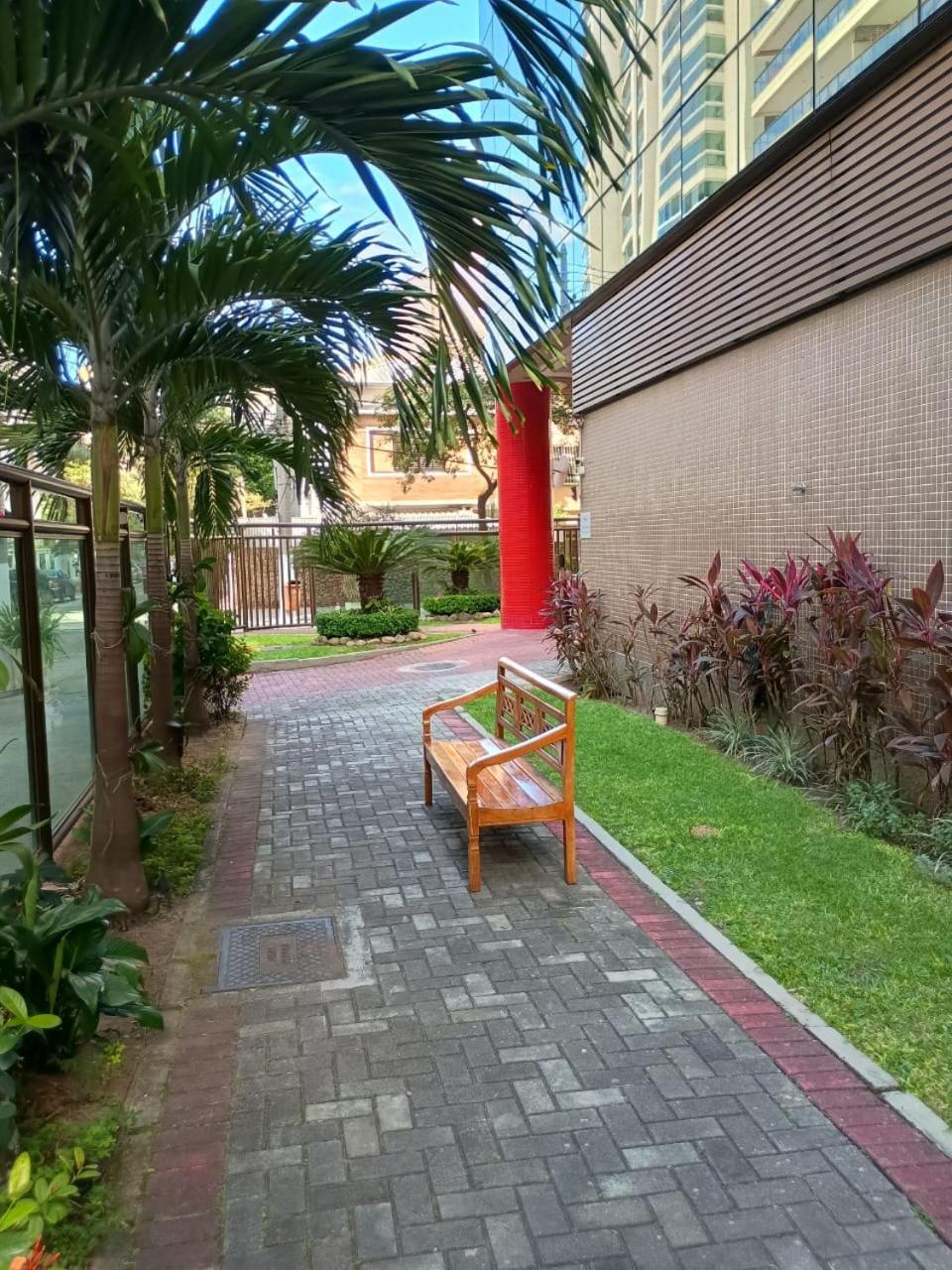 Suite, 2quartos, cozinha completa, varandão, 2 vagas de garagem