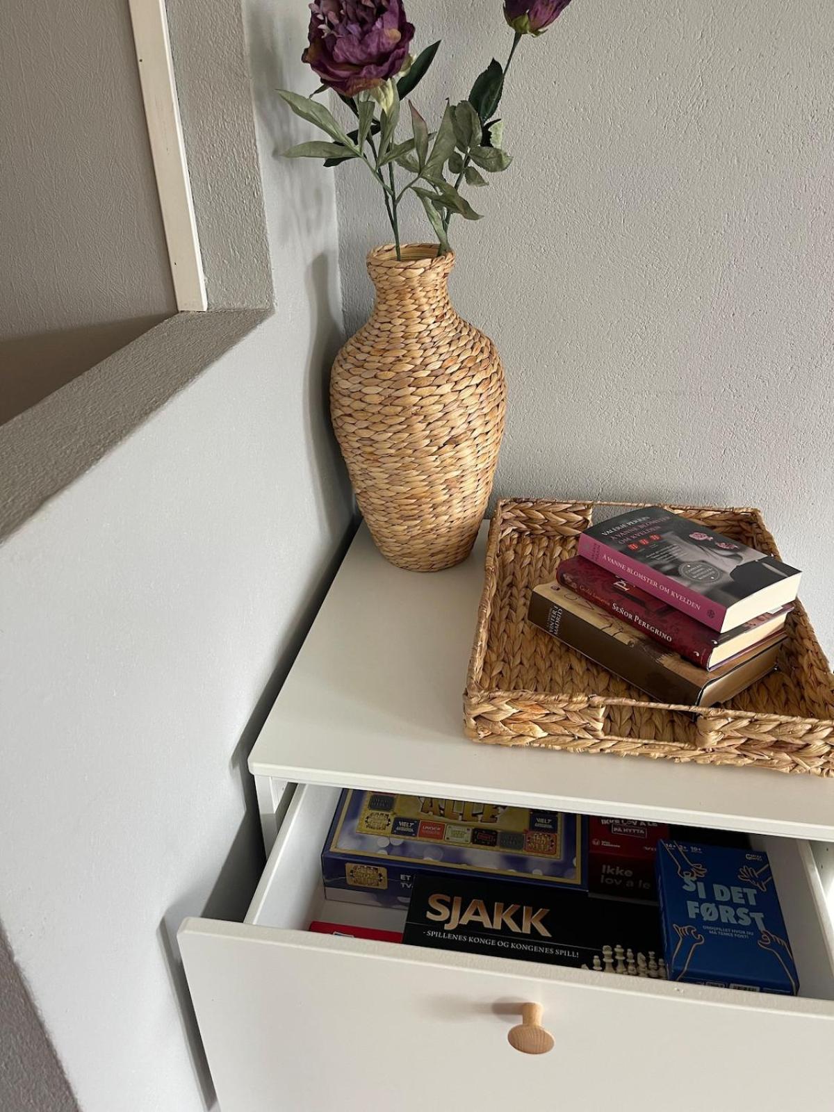 Bright & Spacious Apartment by the Sea, Free Parking, 10min to Airport, 12min to Ålesund