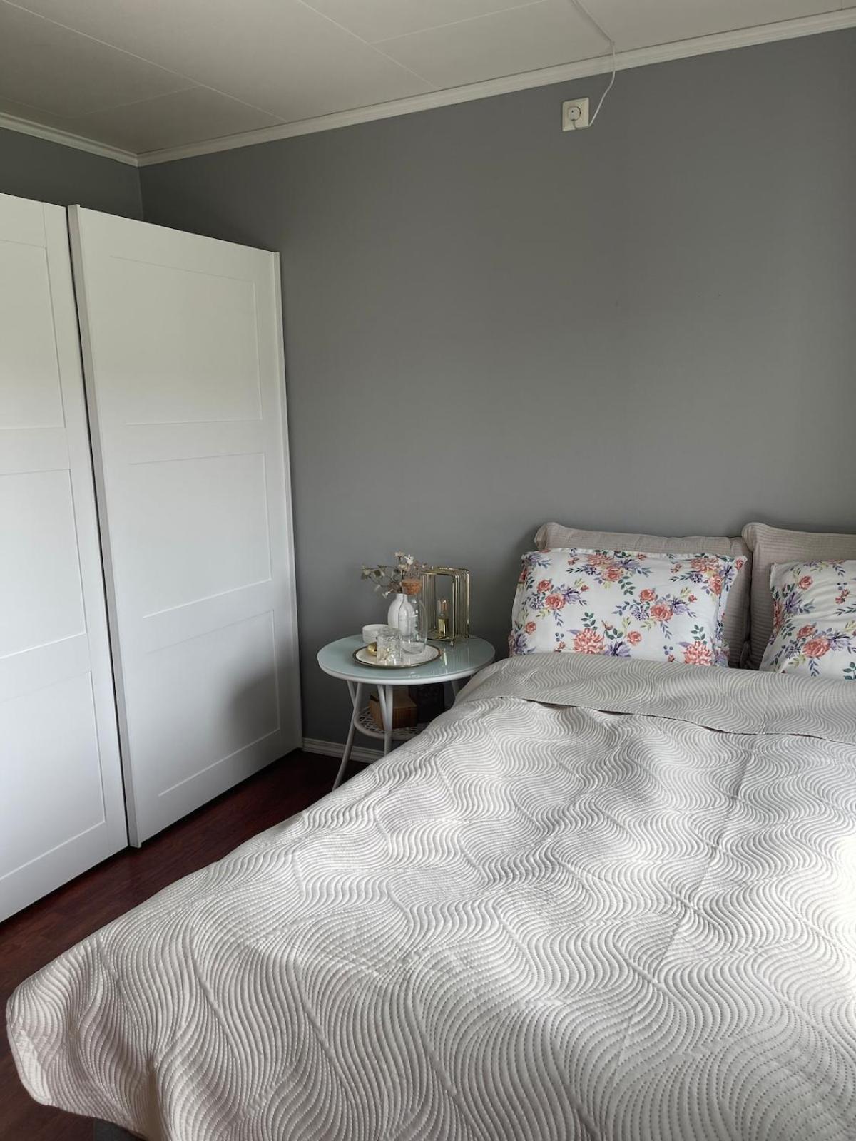 Bright & Spacious Apartment by the Sea, Free Parking, 10min to Airport, 12min to Ålesund