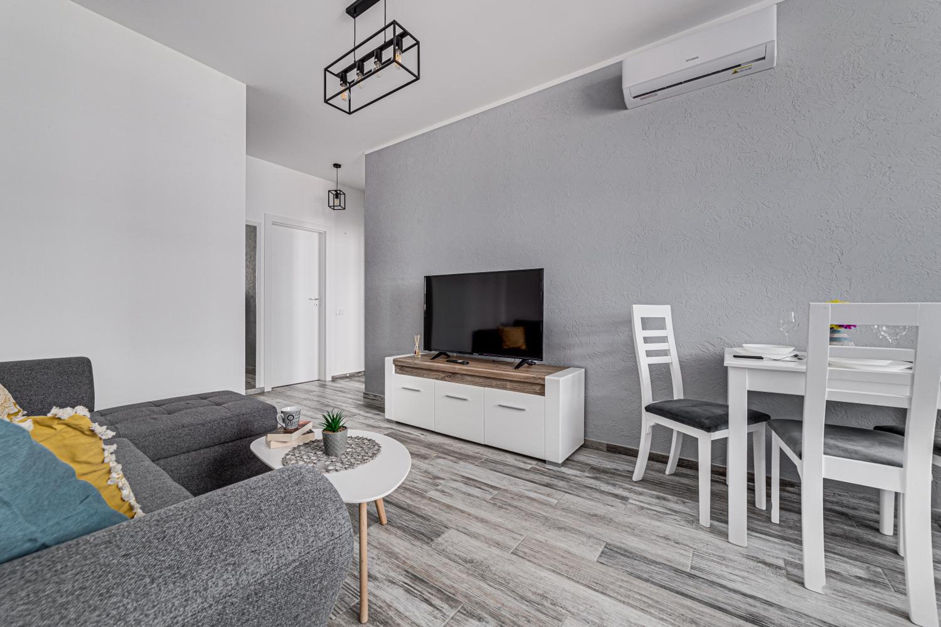 ARI AQUA Apartment with Balcony