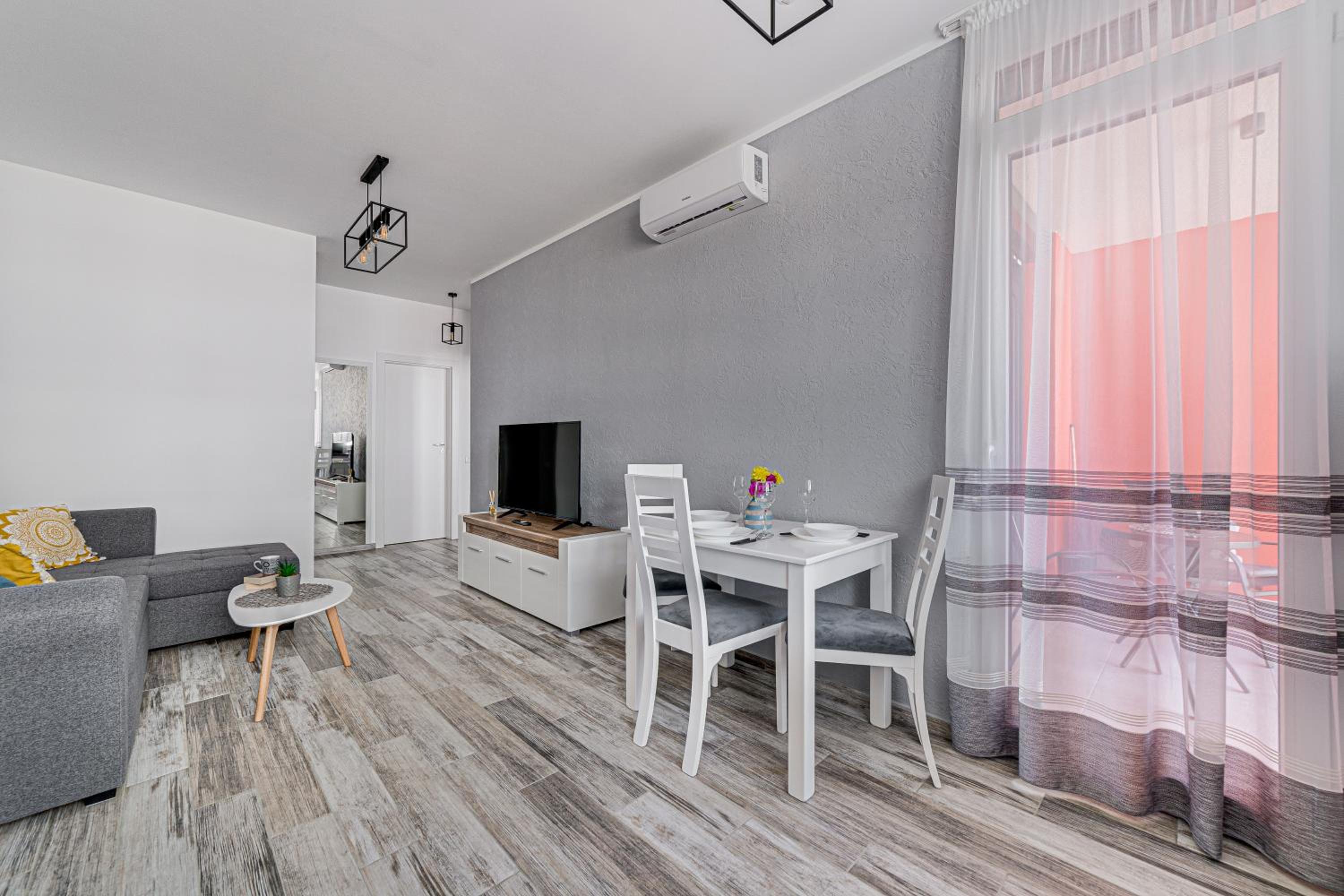 ARI AQUA Apartment with Balcony