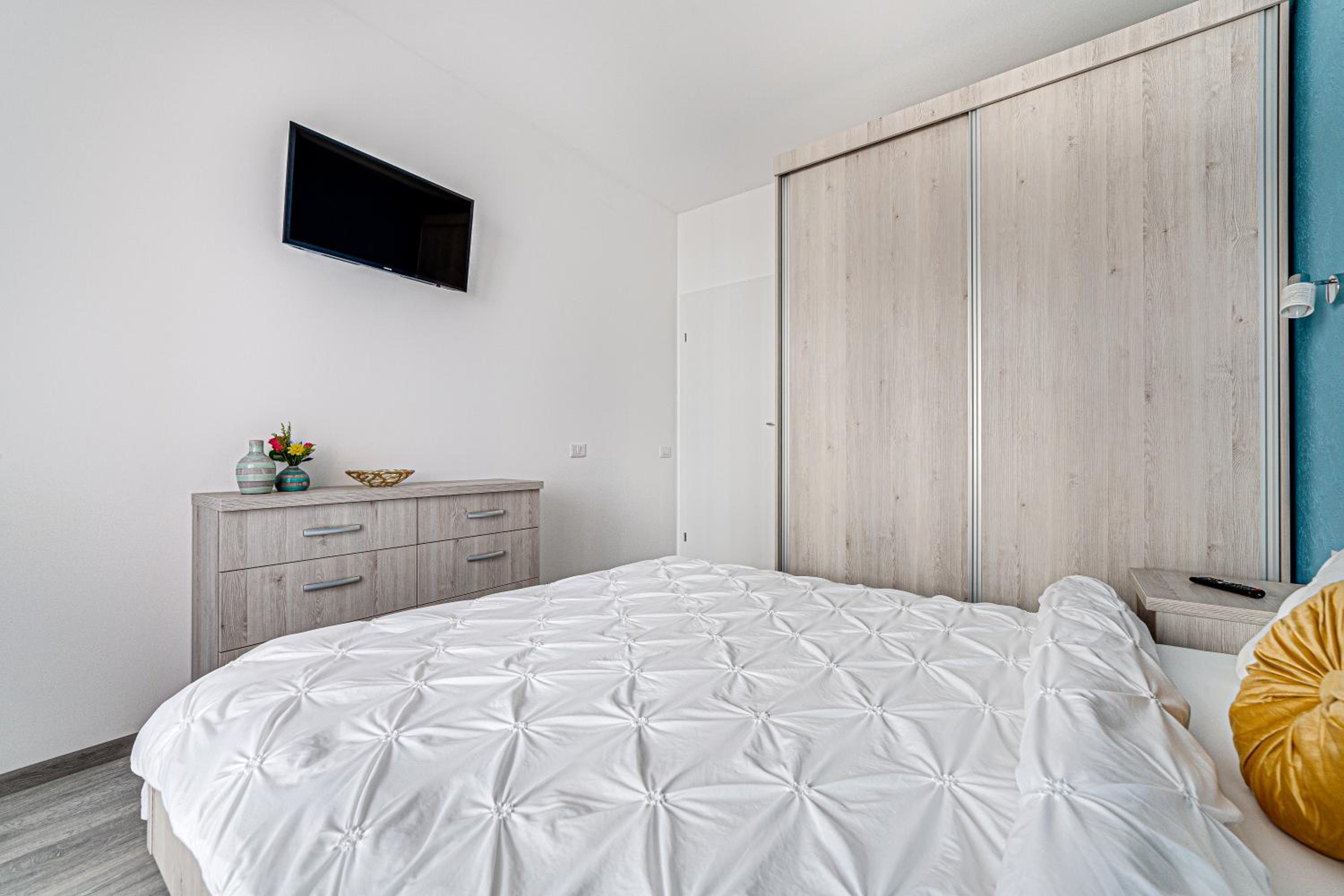 ARI AQUA Apartment with Balcony