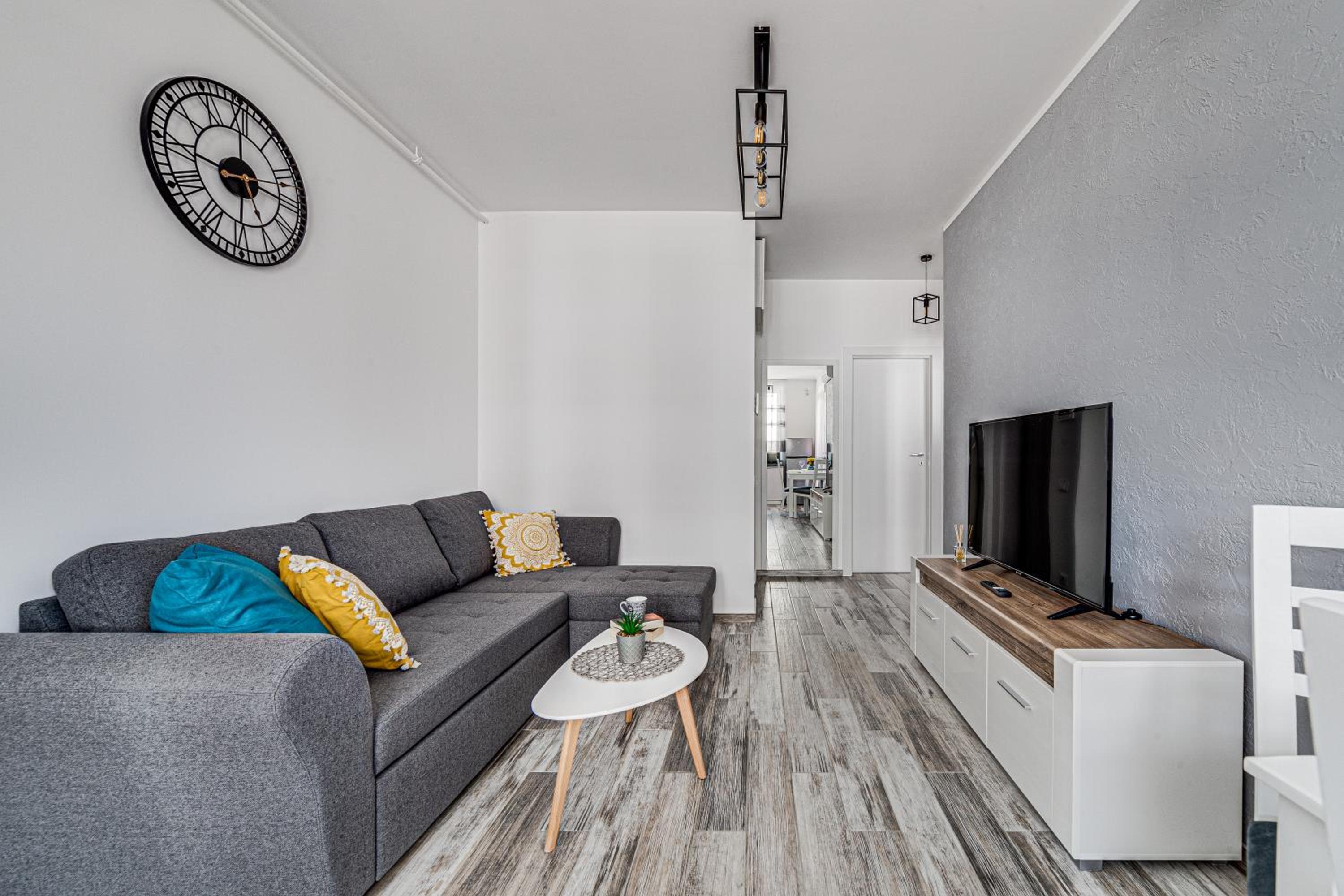 ARI AQUA Apartment with Balcony