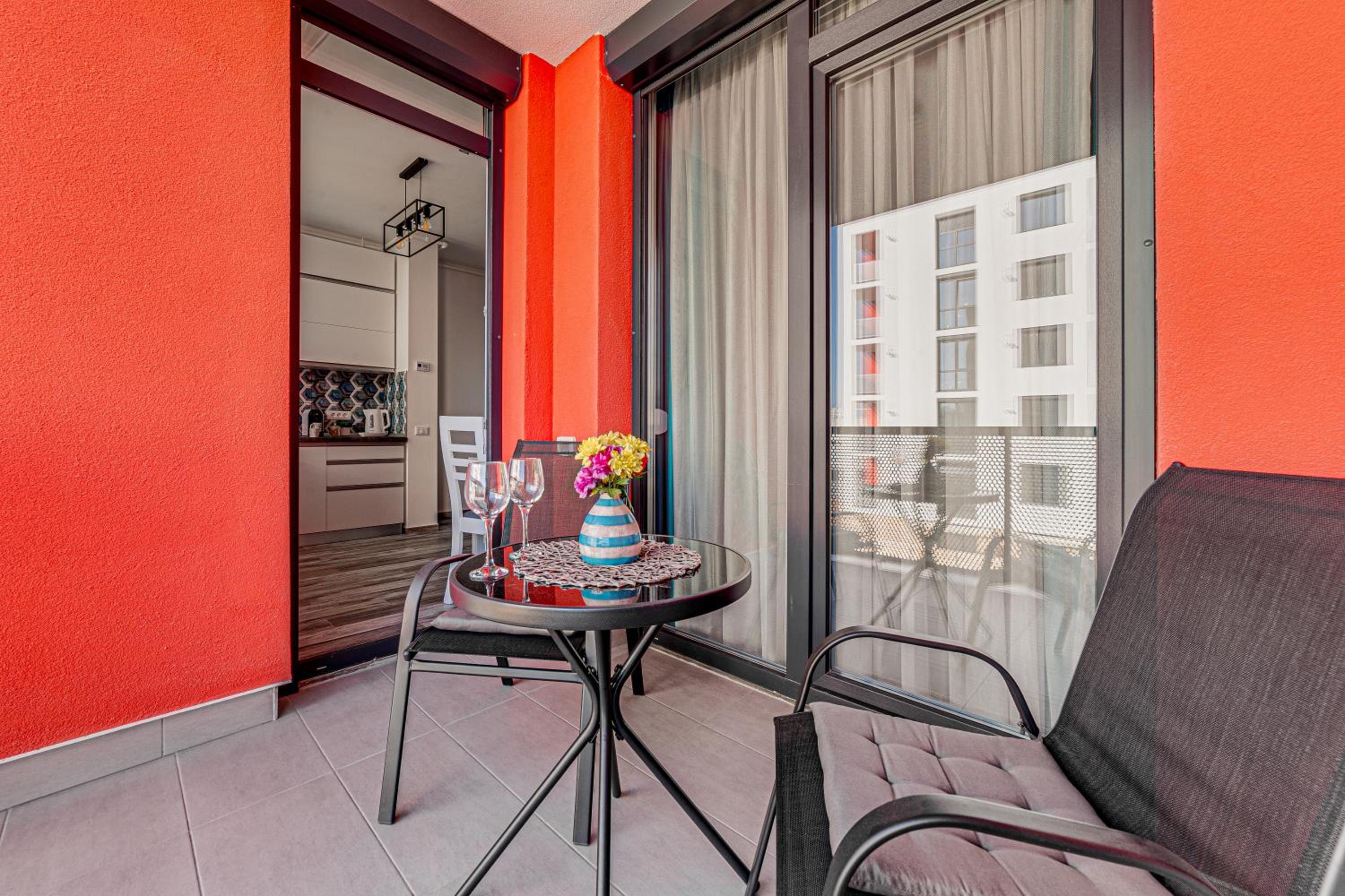 ARI AQUA Apartment with Balcony
