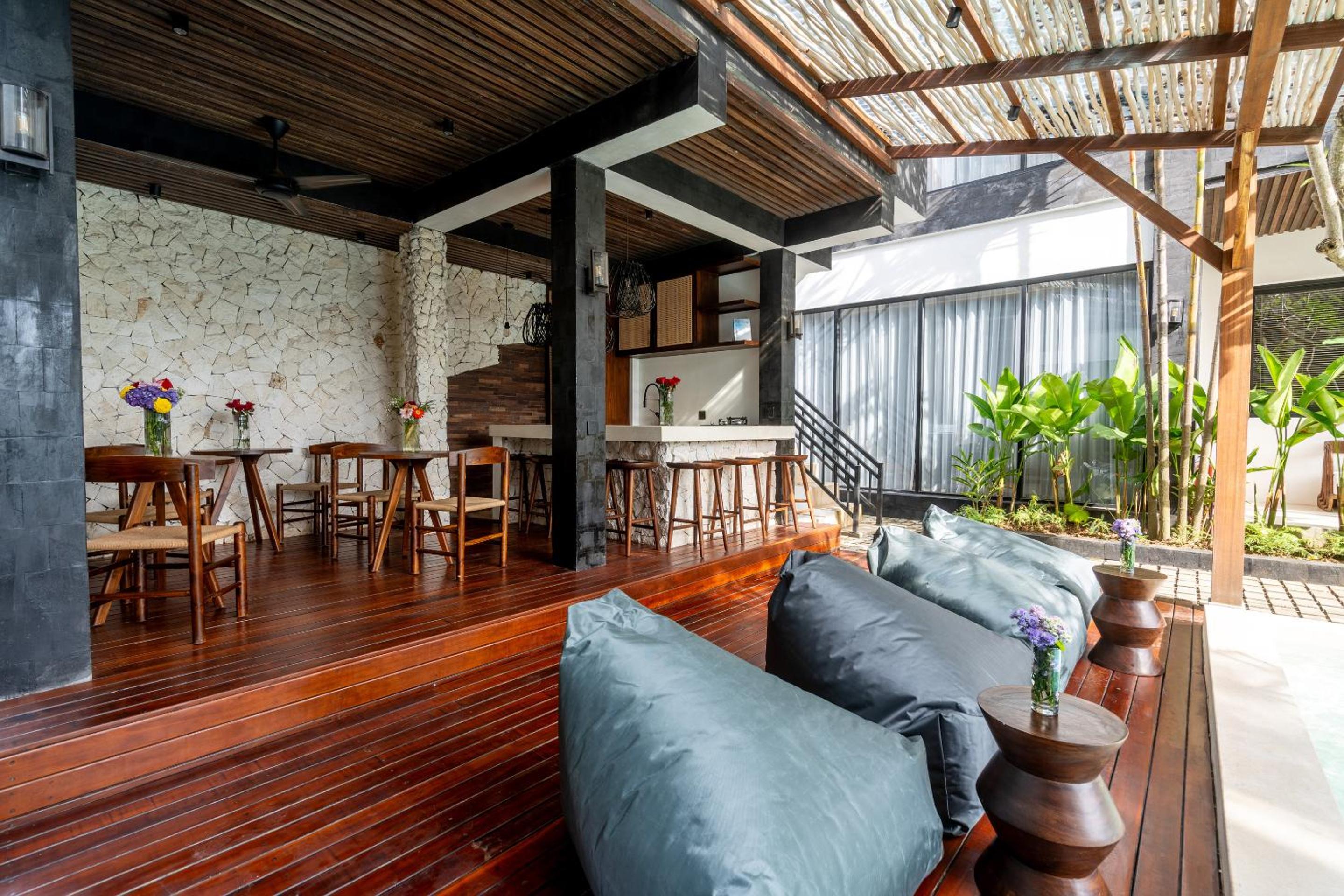 Sebelas Apartments by EVDEkimi - The Residence with Authentic Cafe in Ubud Center