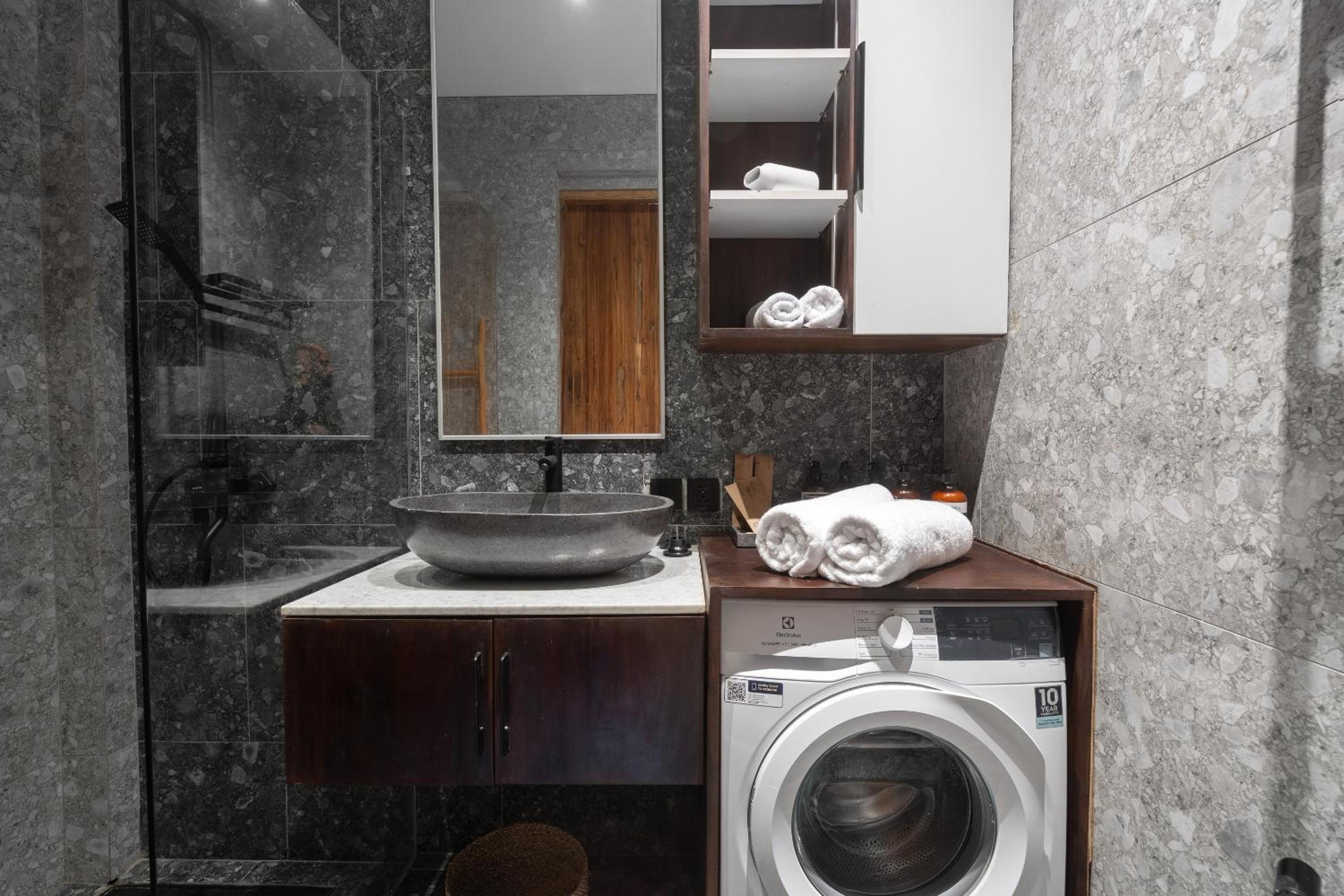 Sebelas Apartments by EVDEkimi - The Residence with Authentic Cafe in Ubud Center
