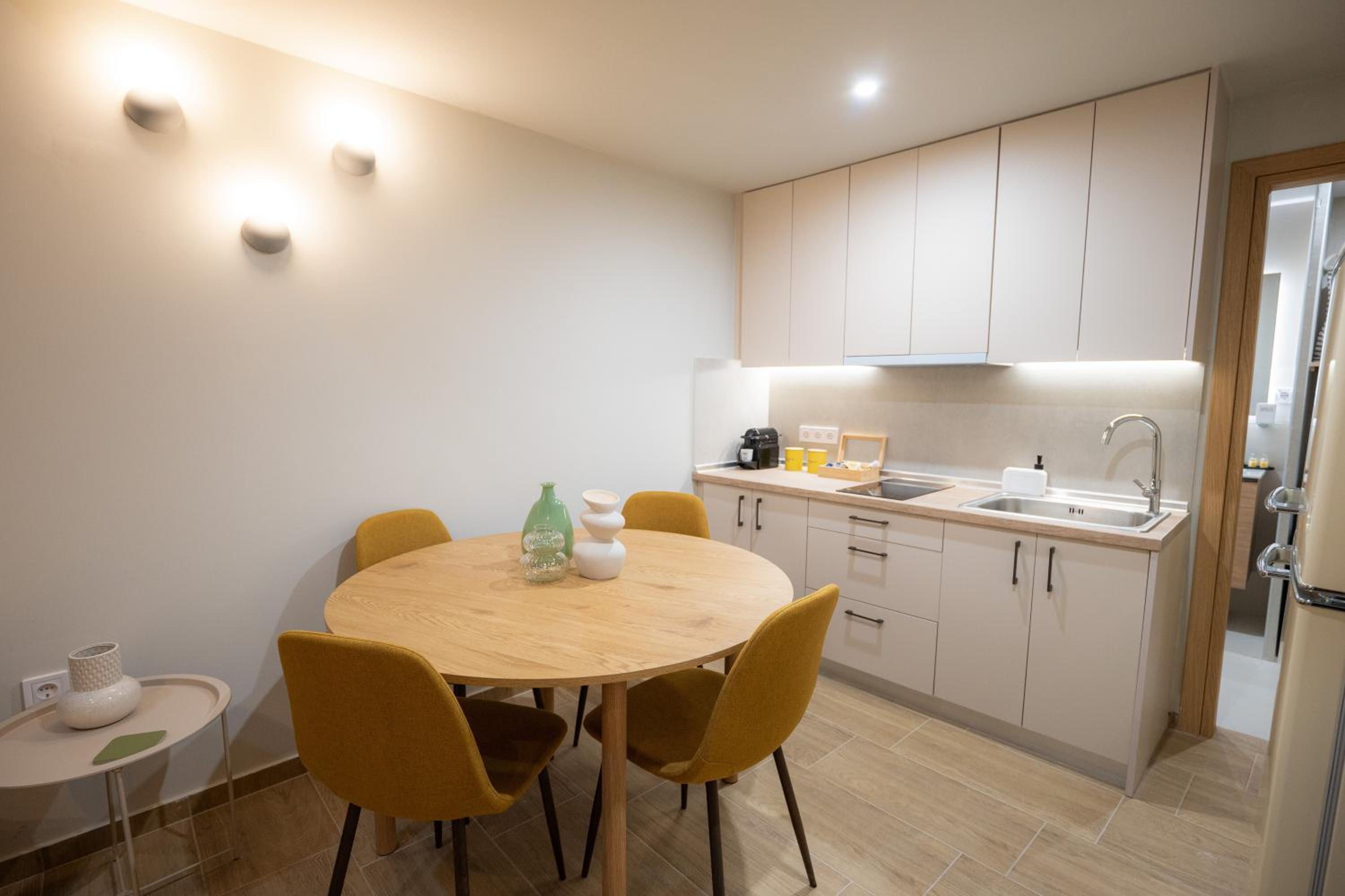 Vayas Residences - Agora