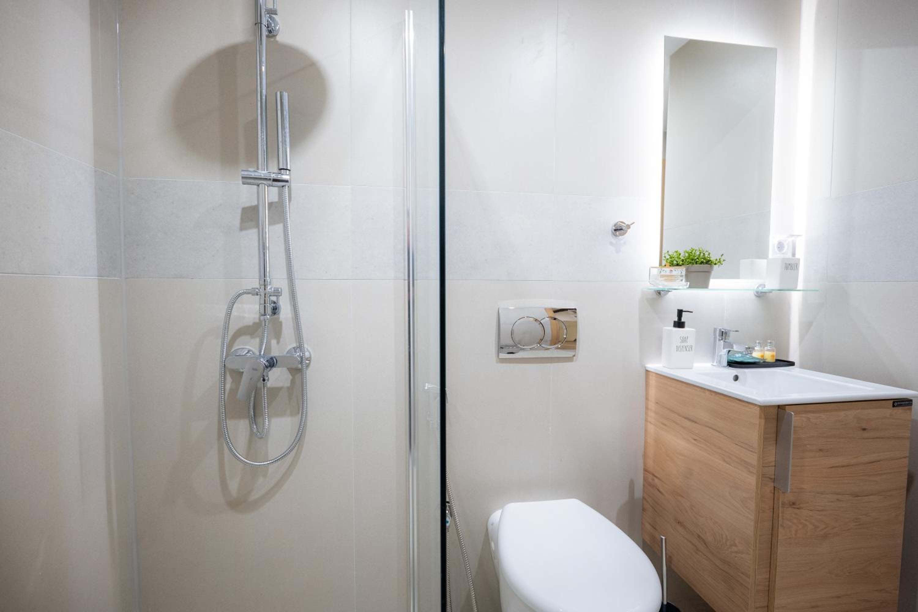 Vayas Residences - Agora