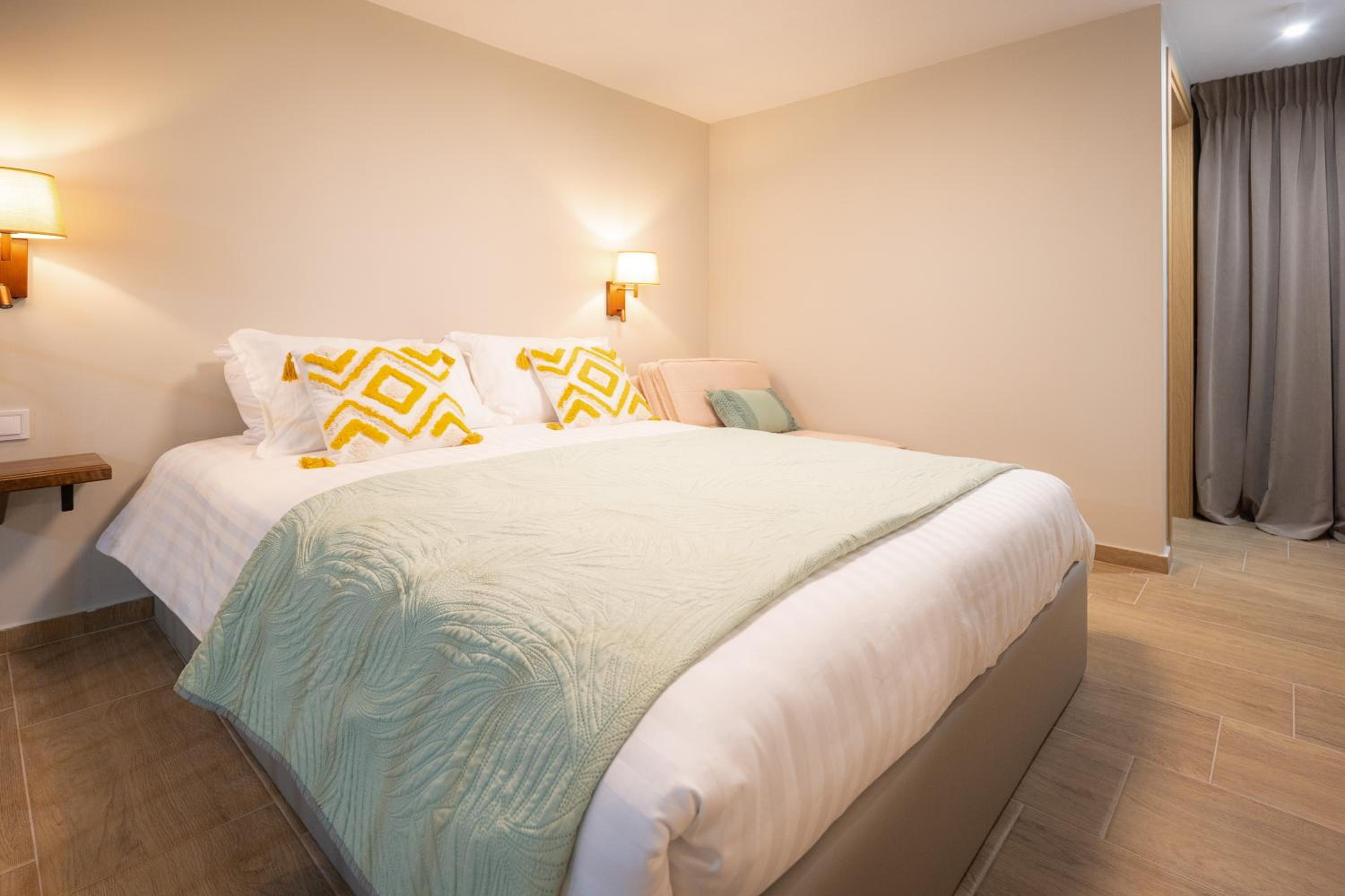 Vayas Residences - Agora