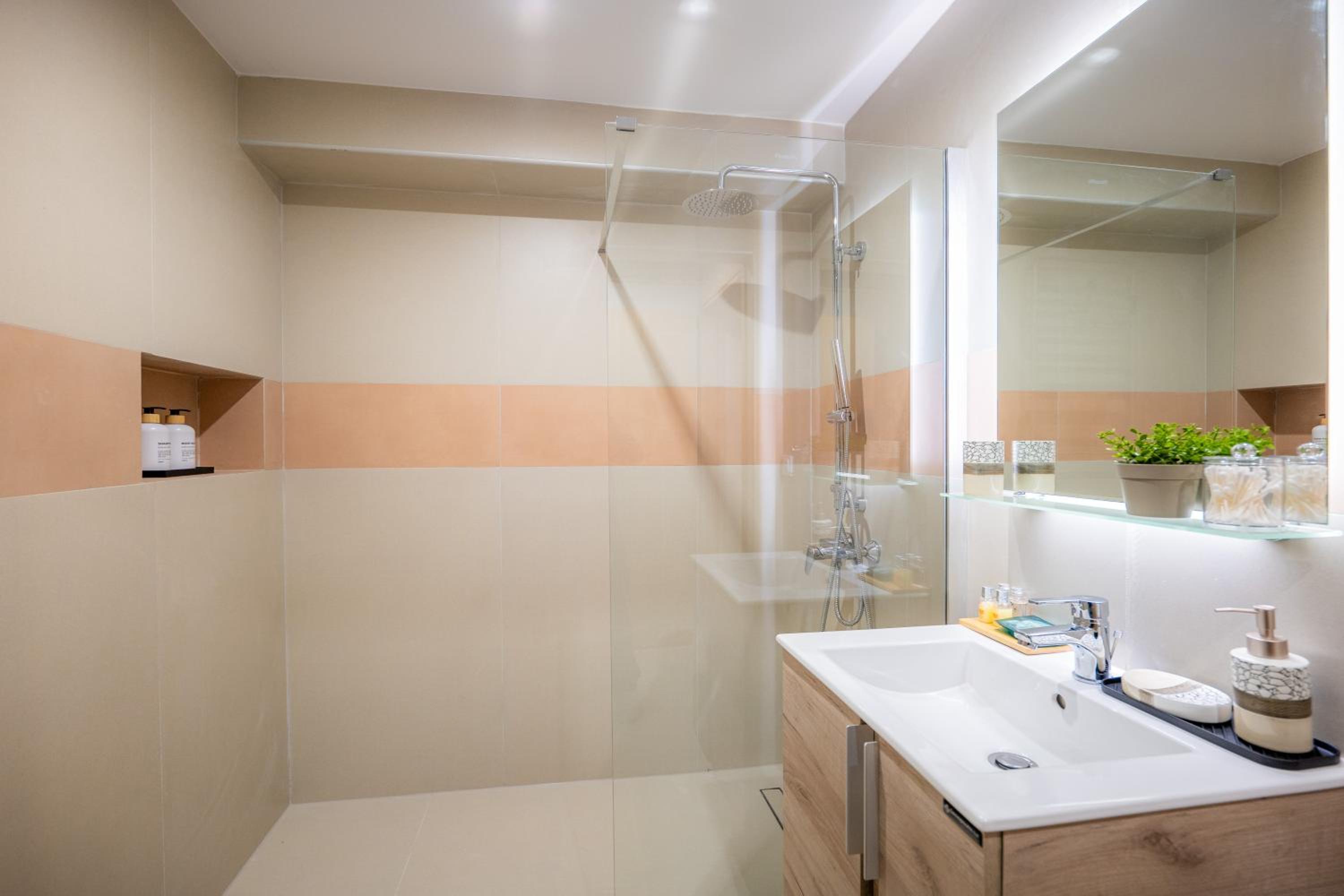 Vayas Residences - Agora