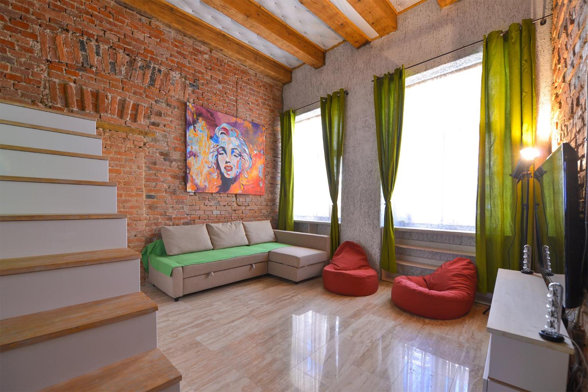 Michael Weiss apartment view 4