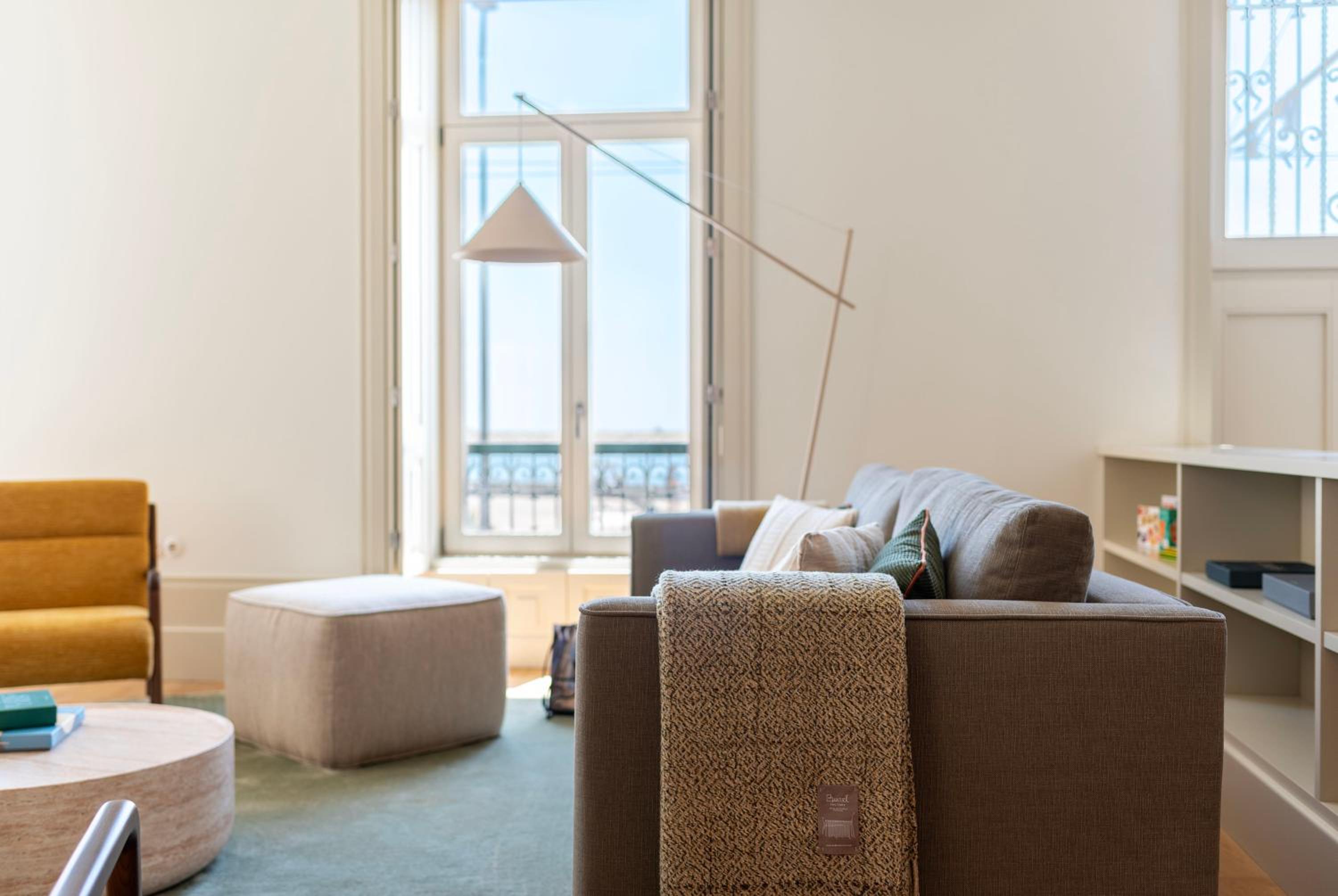 Oceanfront Villa Near Porto Historical Centre