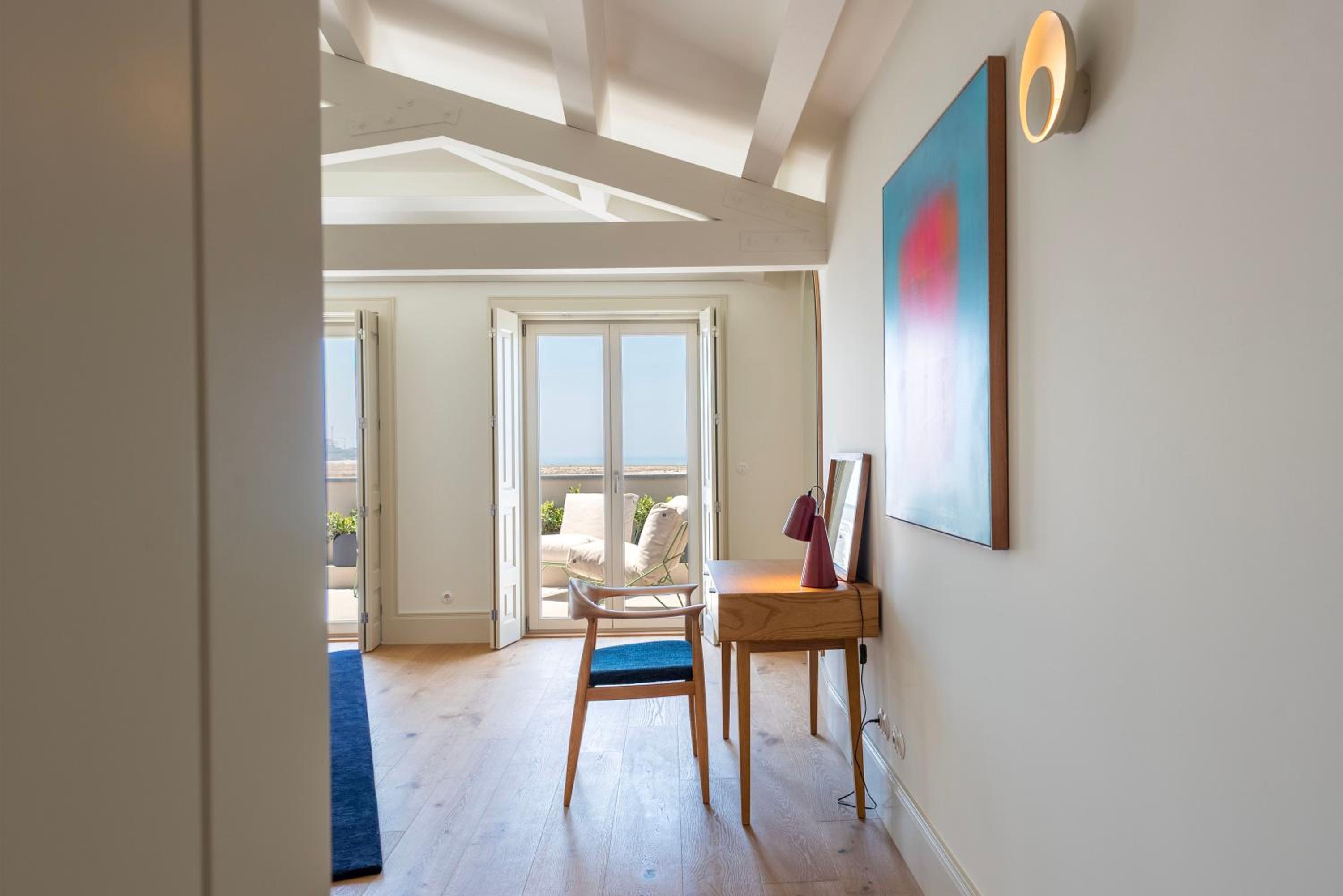 Oceanfront Villa Near Porto Historical Centre