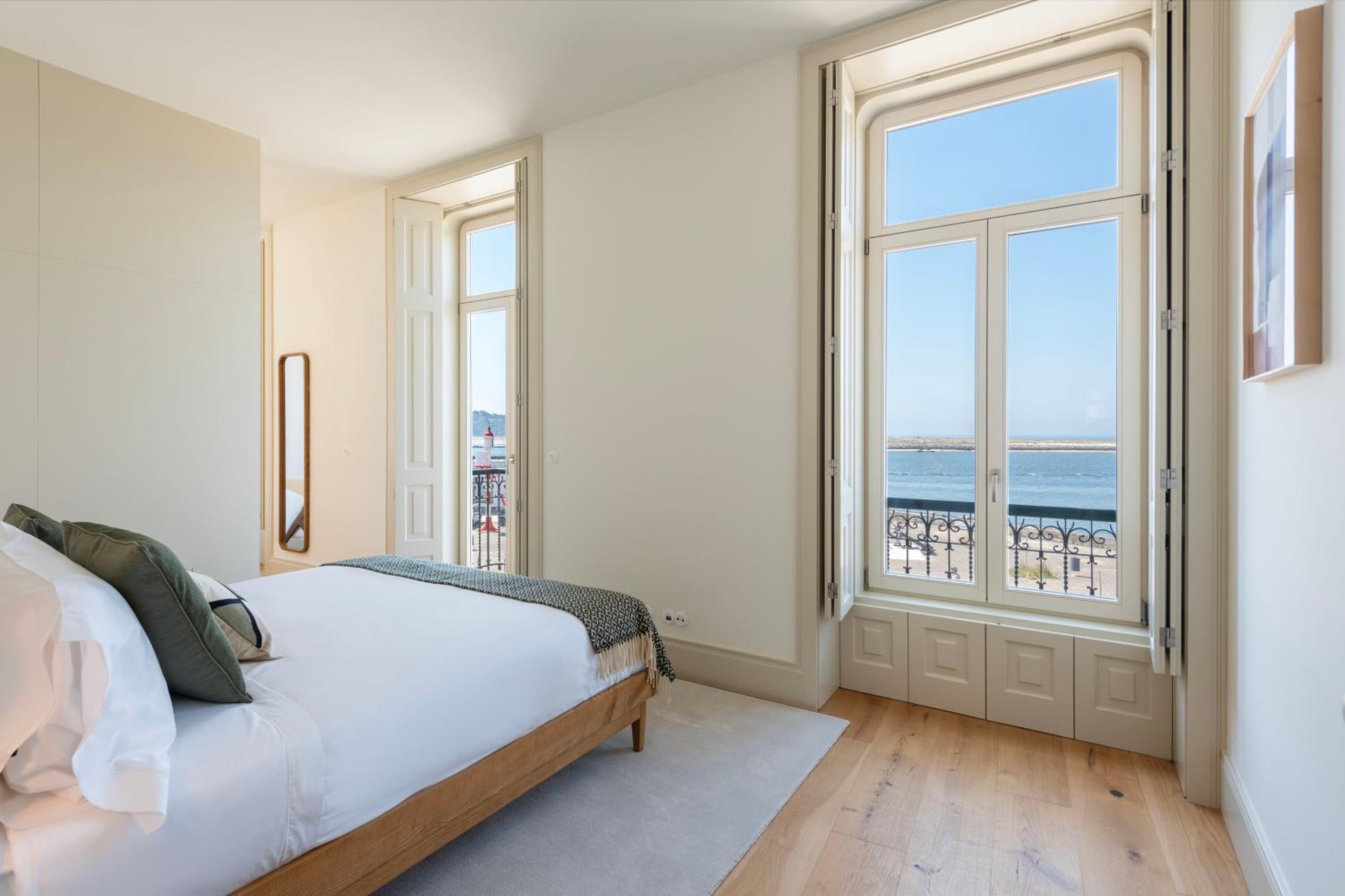 Oceanfront Villa Near Porto Historical Centre