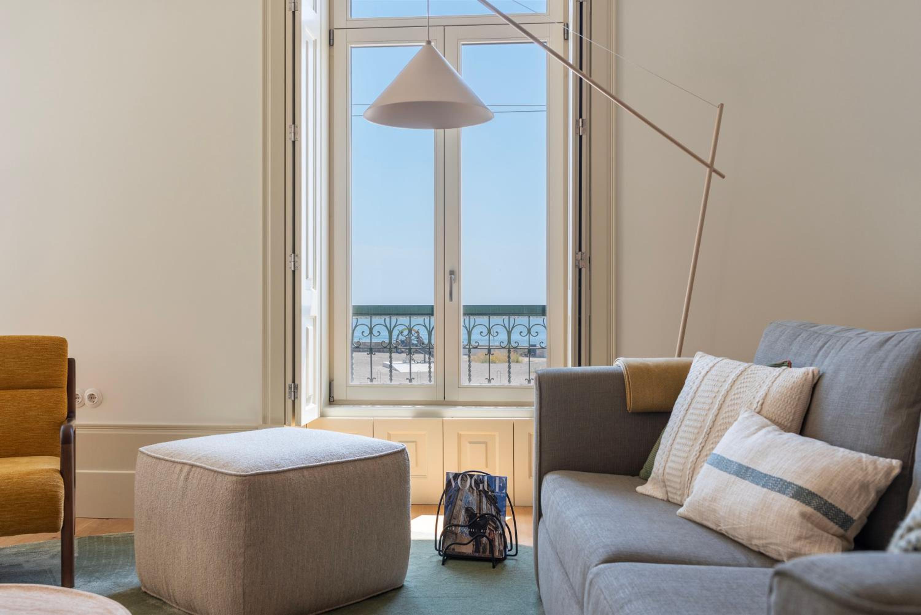 Oceanfront Villa Near Porto Historical Centre