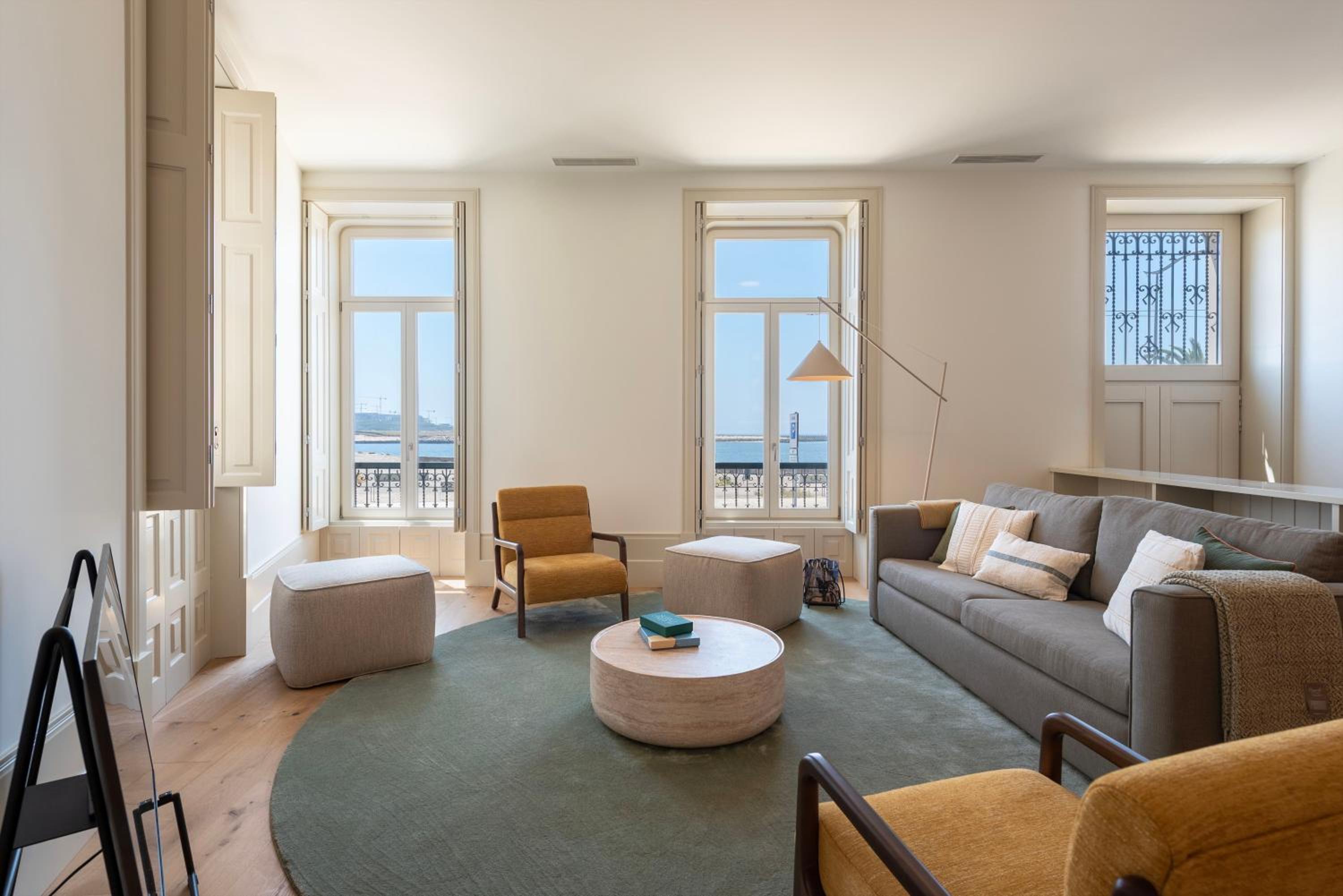 Oceanfront Villa Near Porto Historical Centre