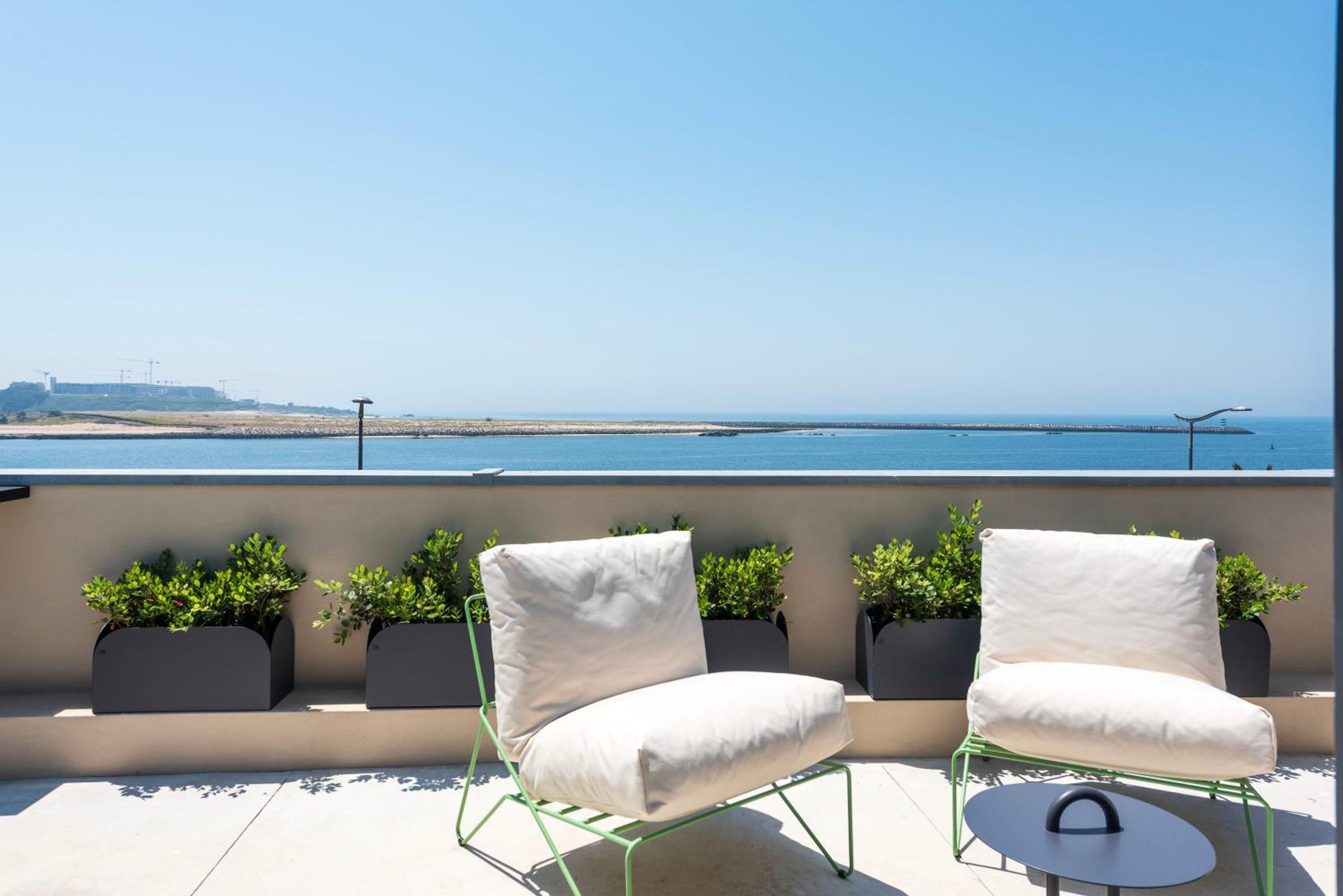 Oceanfront Villa Near Porto Historical Centre