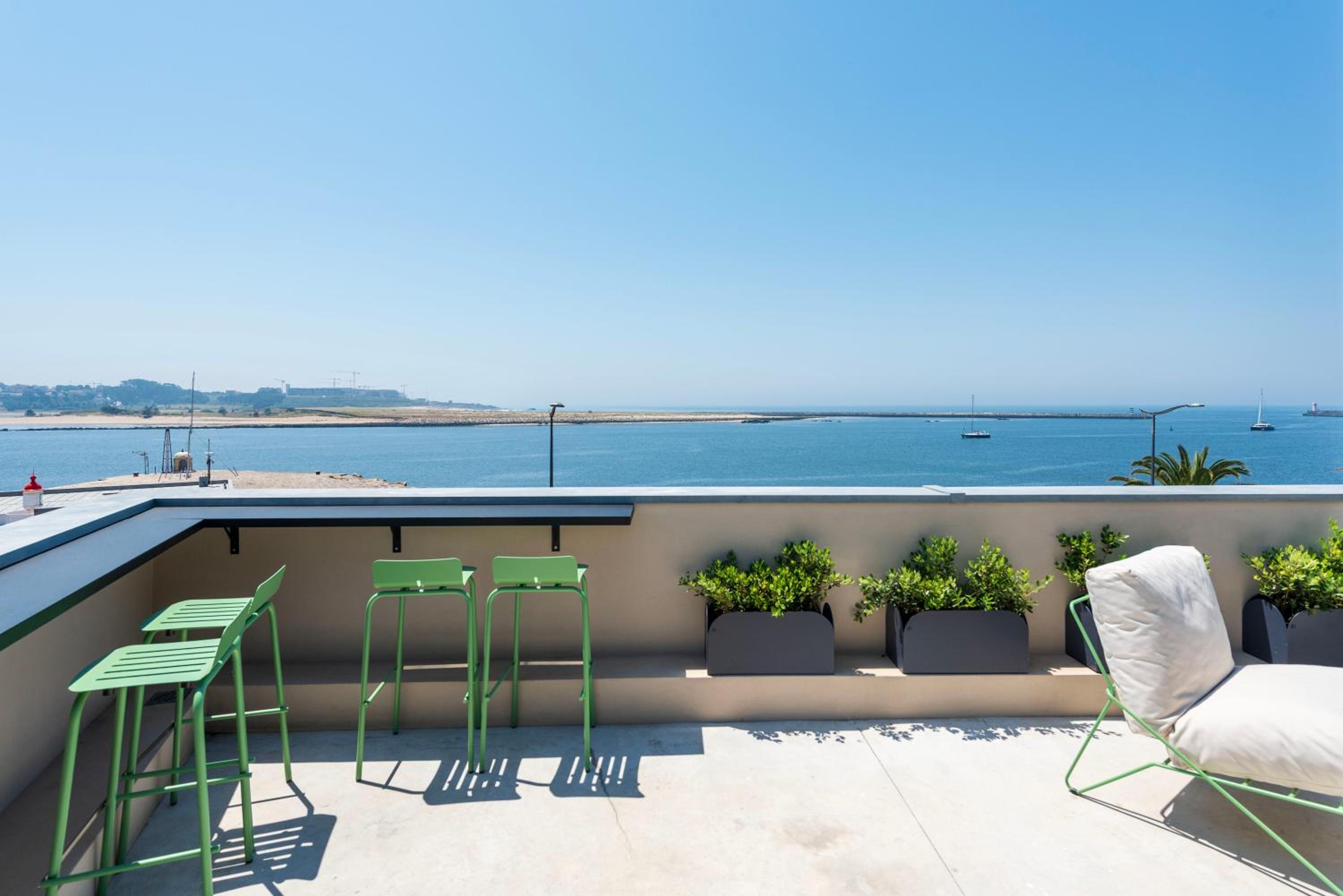 Oceanfront Villa Near Porto Historical Centre