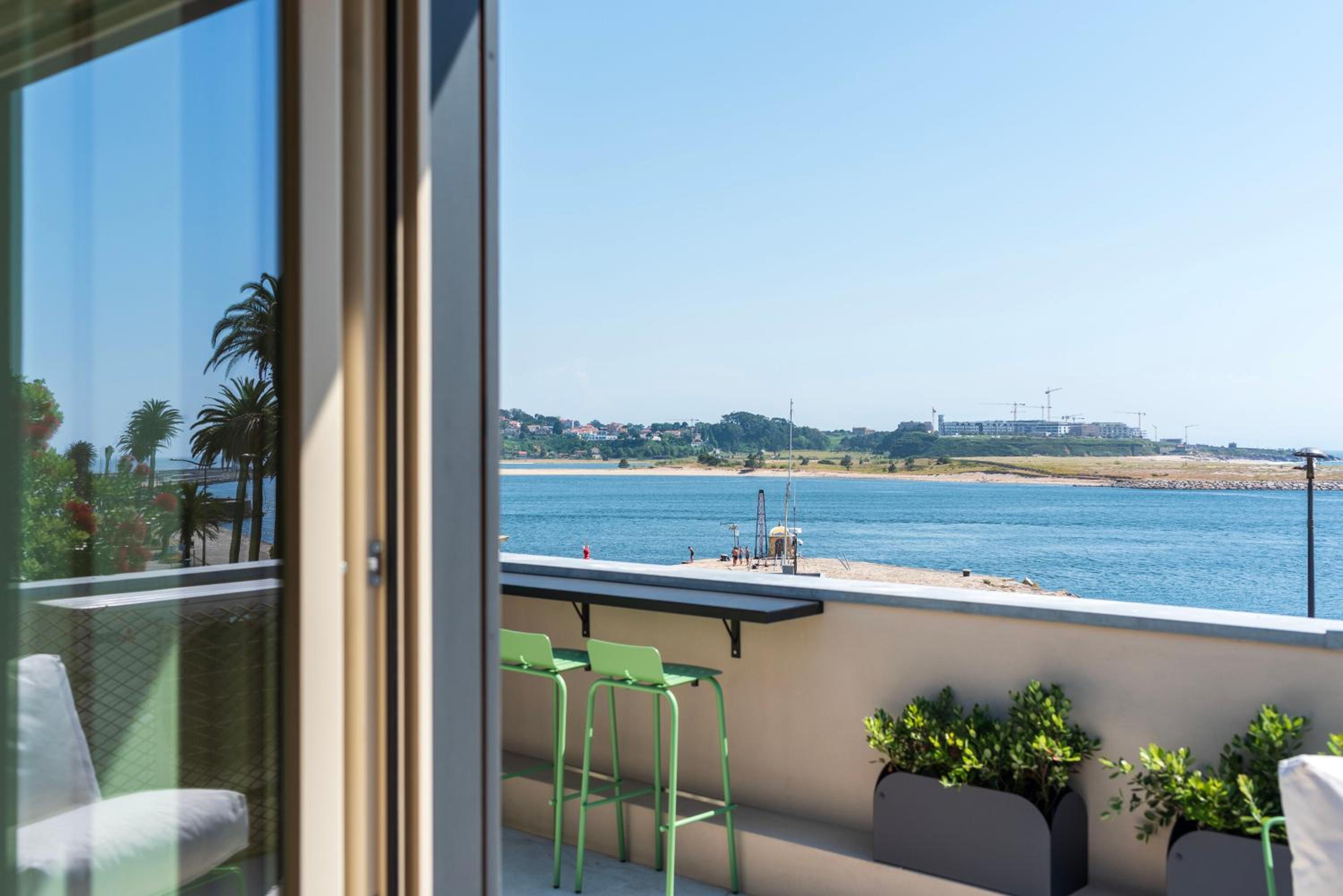 Oceanfront Villa Near Porto Historical Centre