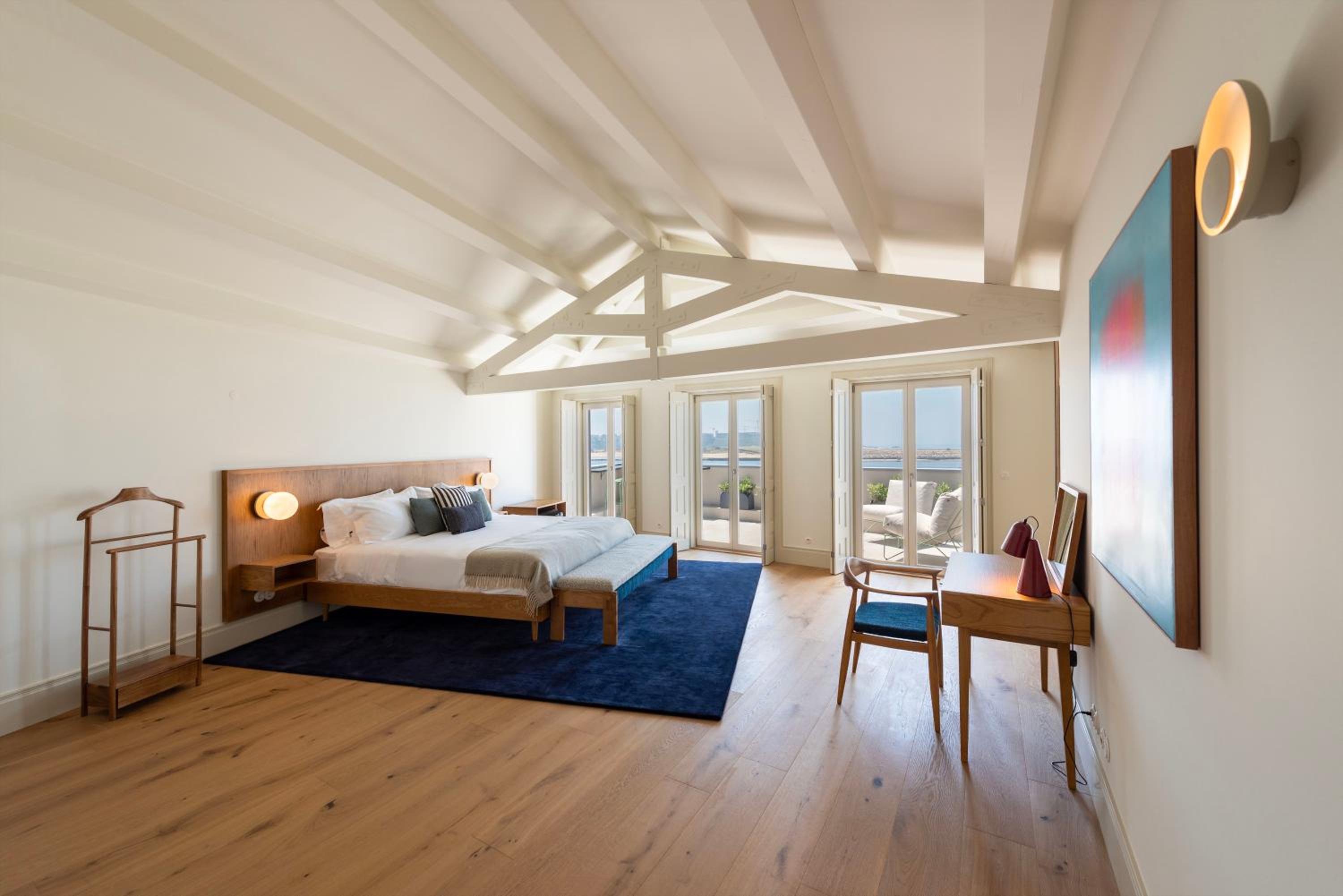 Oceanfront Villa Near Porto Historical Centre
