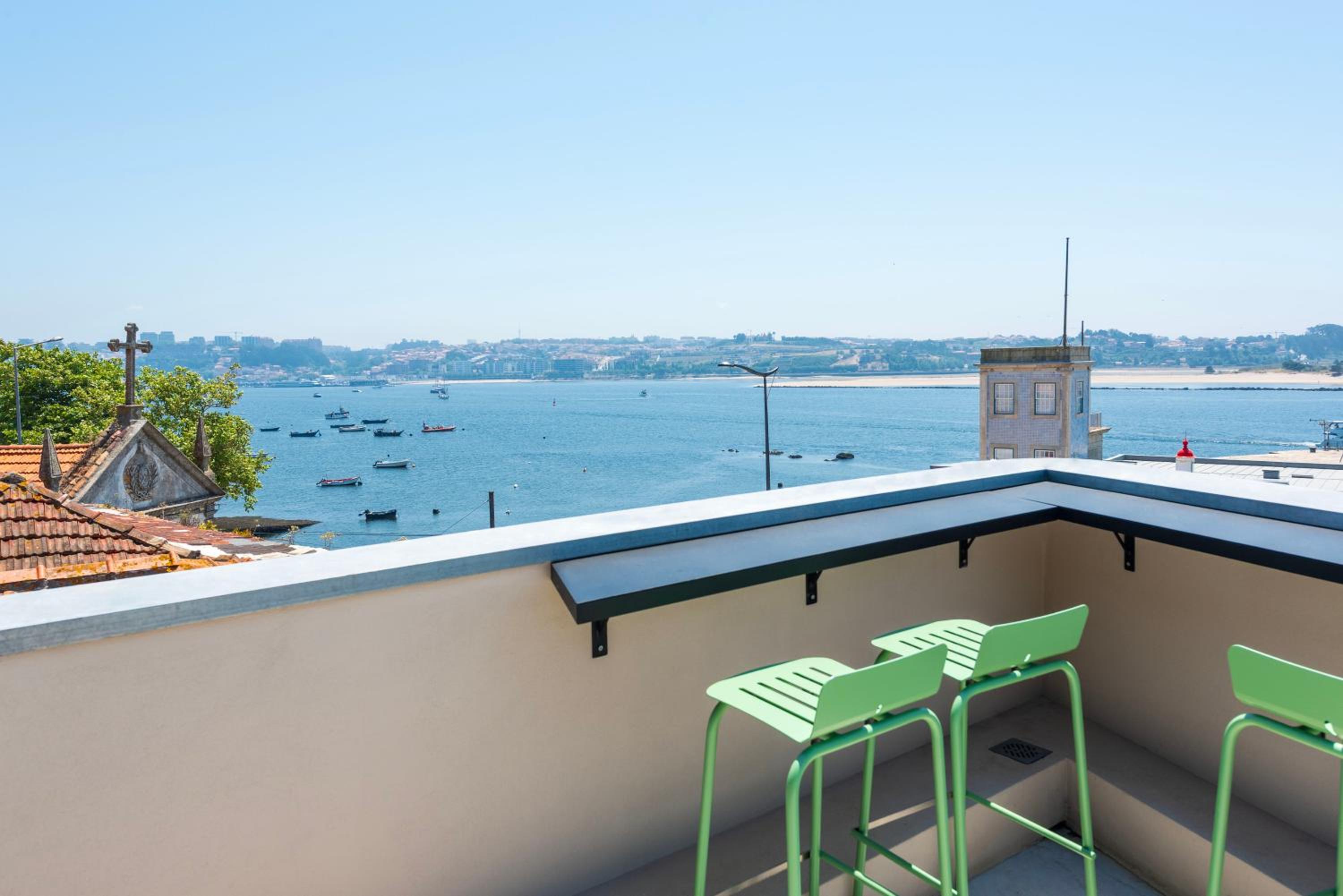Oceanfront Villa Near Porto Historical Centre