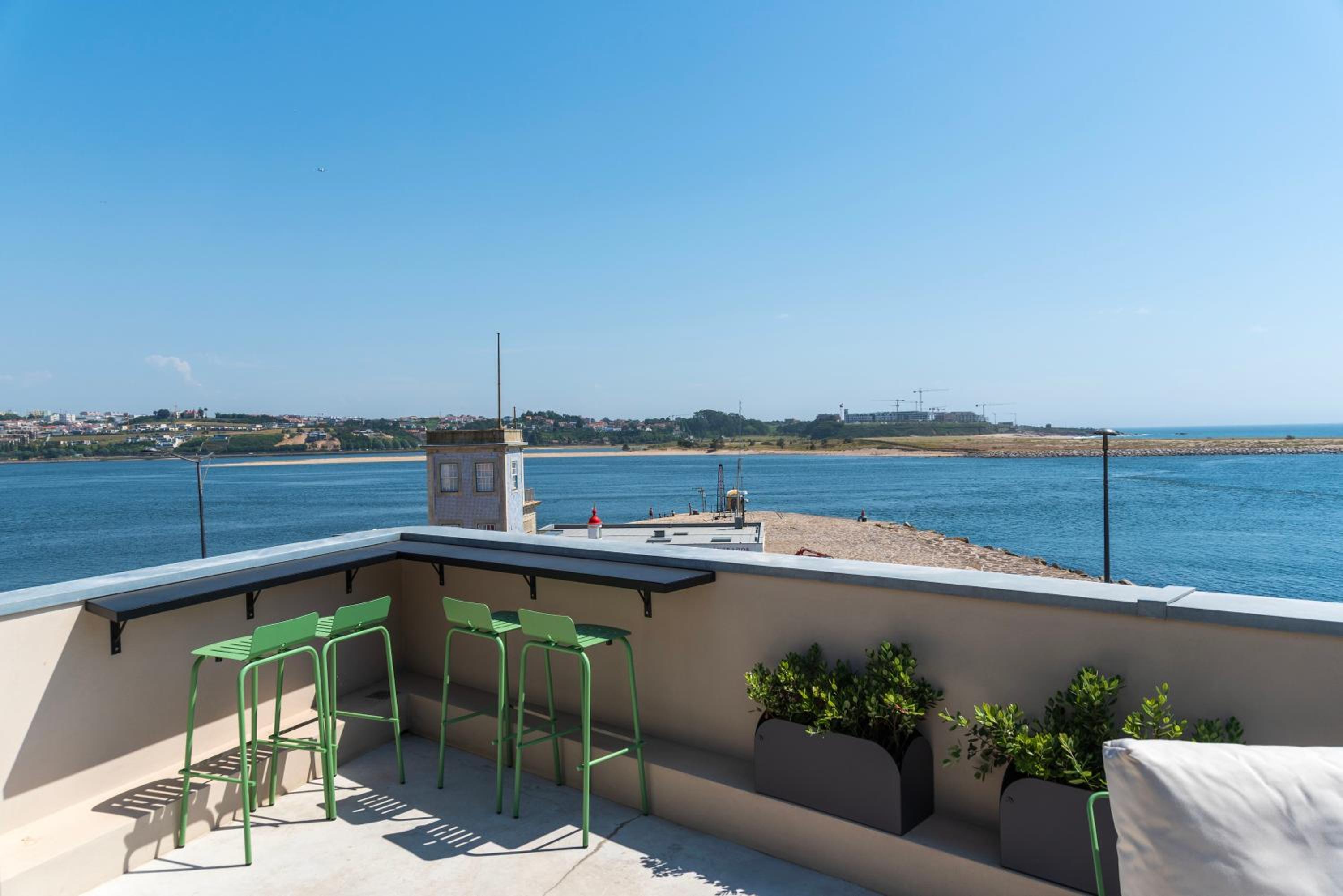 Oceanfront Villa Near Porto Historical Centre