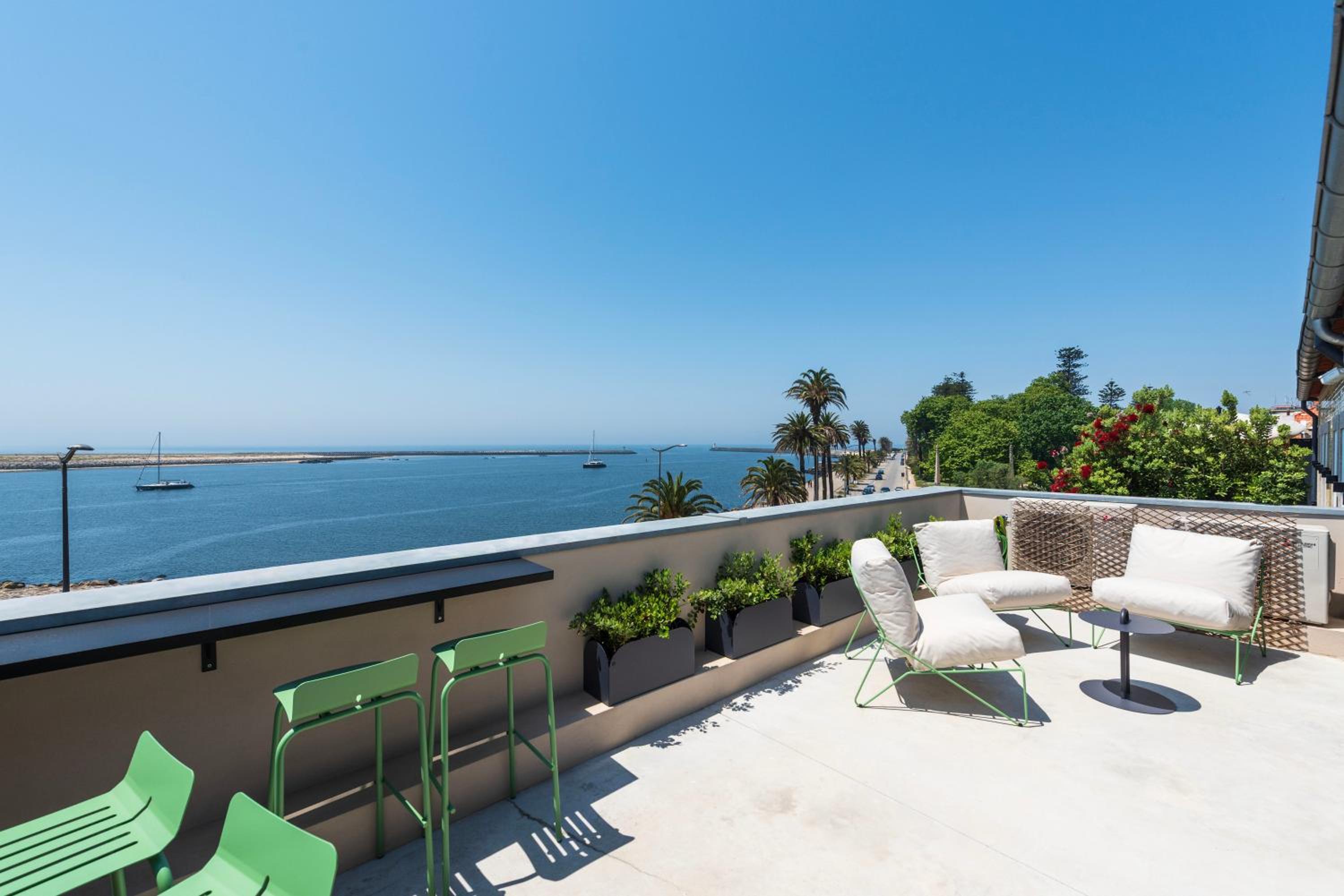 Oceanfront Villa Near Porto Historical Centre