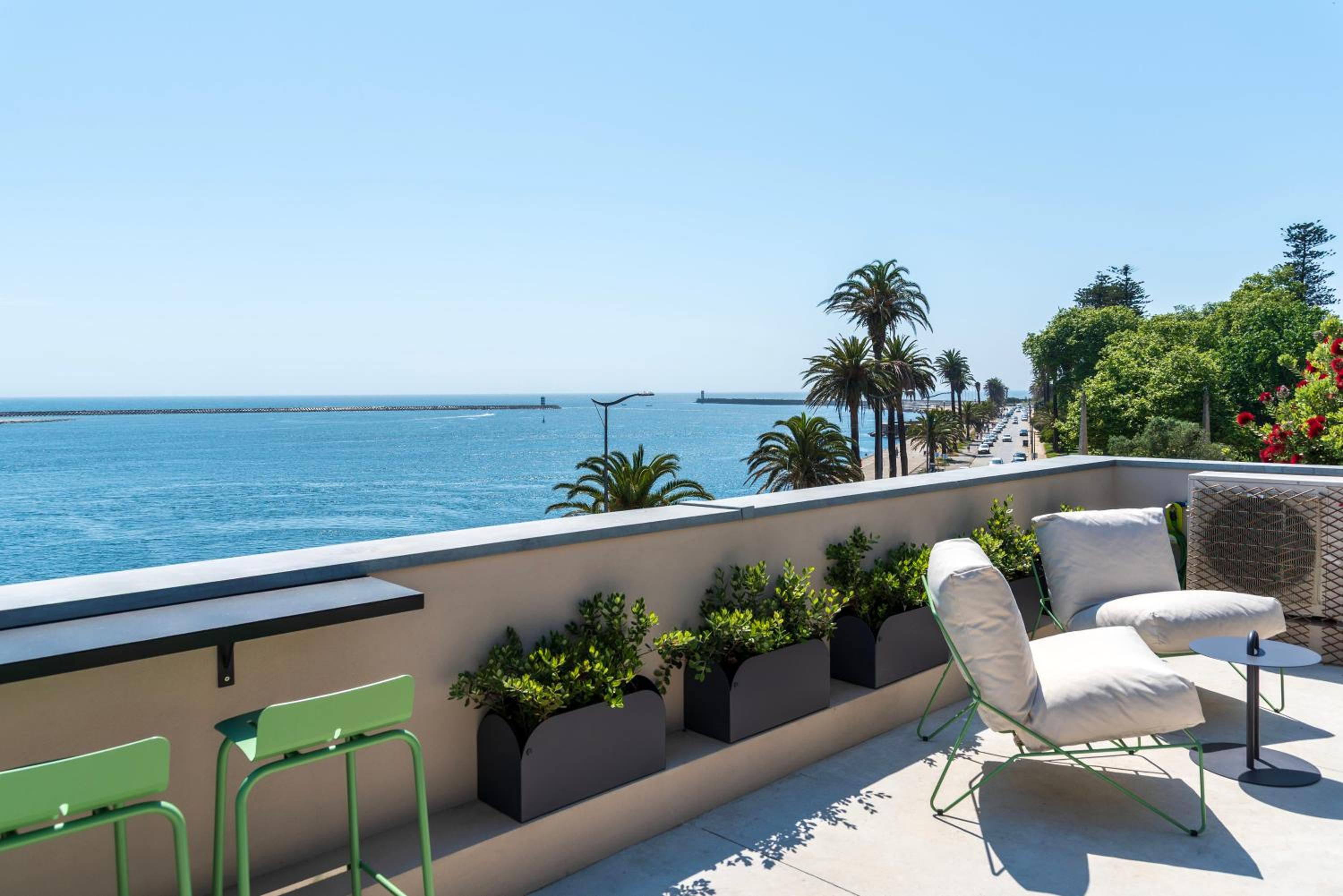 Oceanfront Villa Near Porto Historical Centre