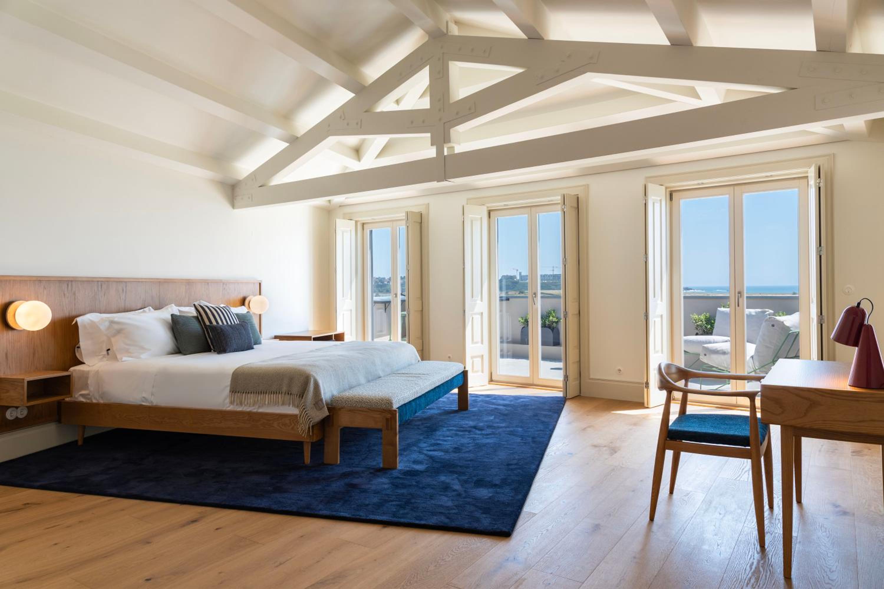 Oceanfront Villa Near Porto Historical Centre