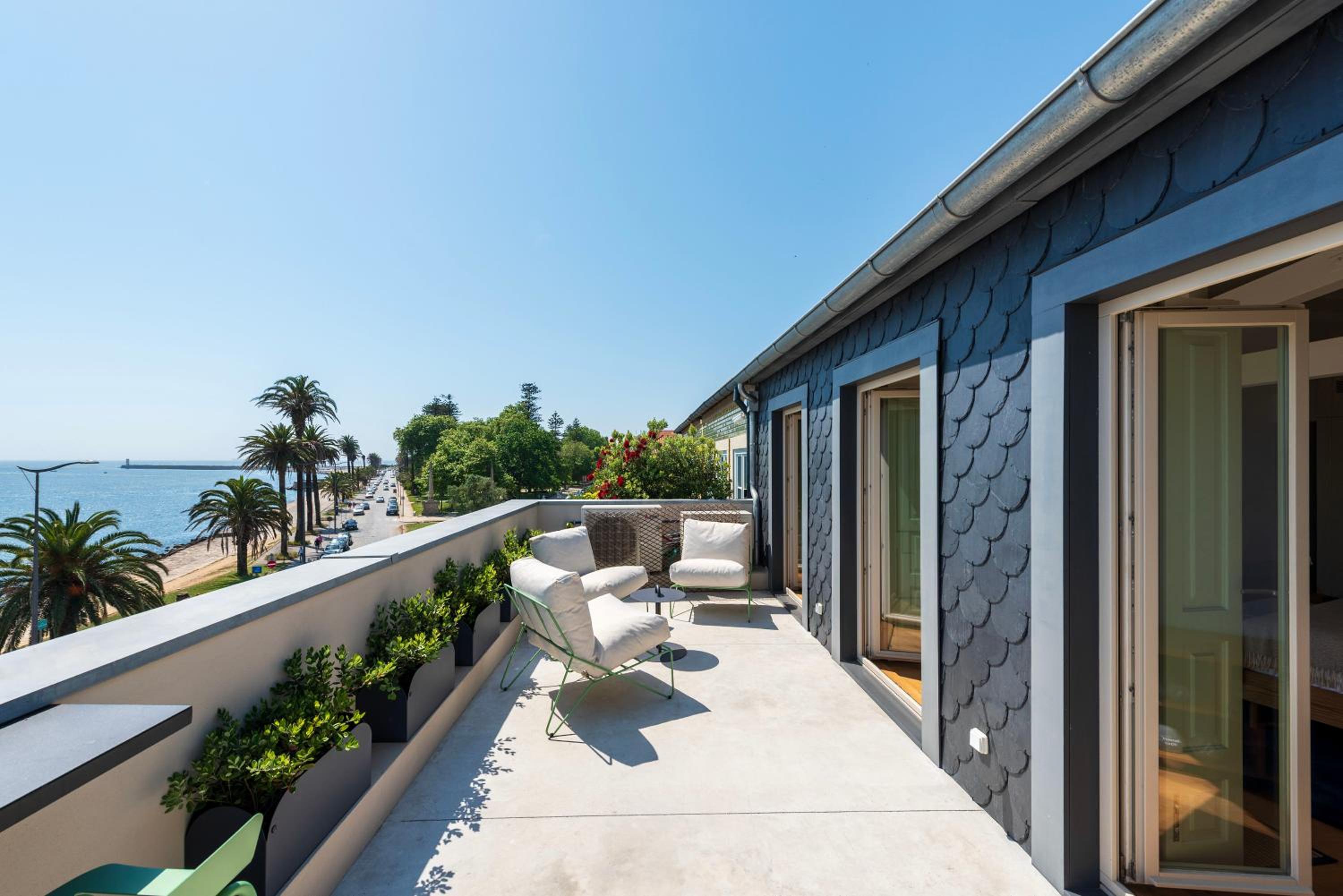 Oceanfront Villa Near Porto Historical Centre