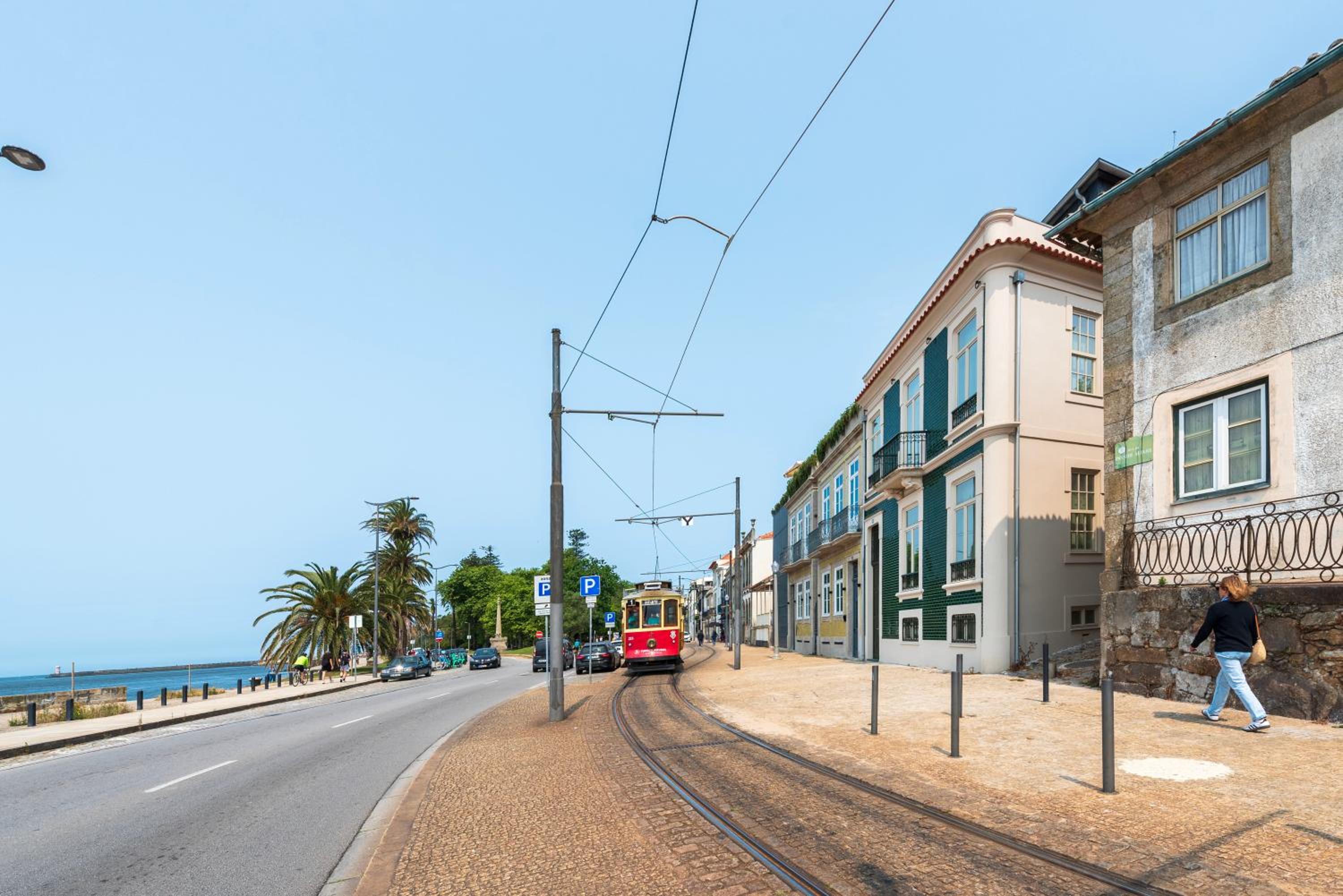 Oceanfront Villa Near Porto Historical Centre