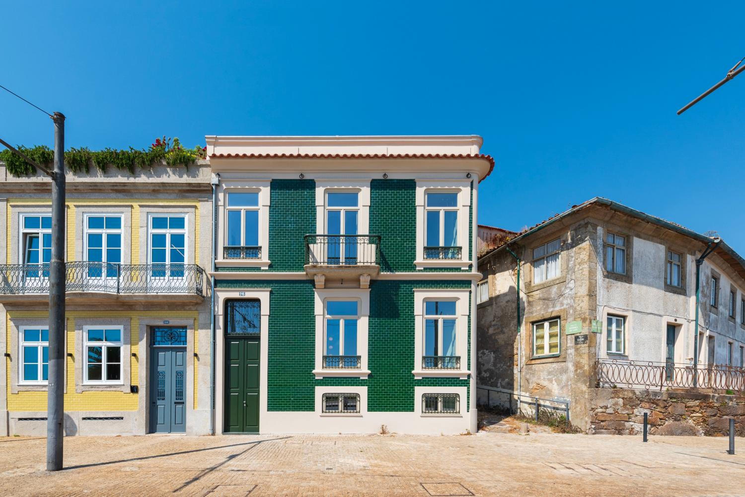 Oceanfront Villa Near Porto Historical Centre