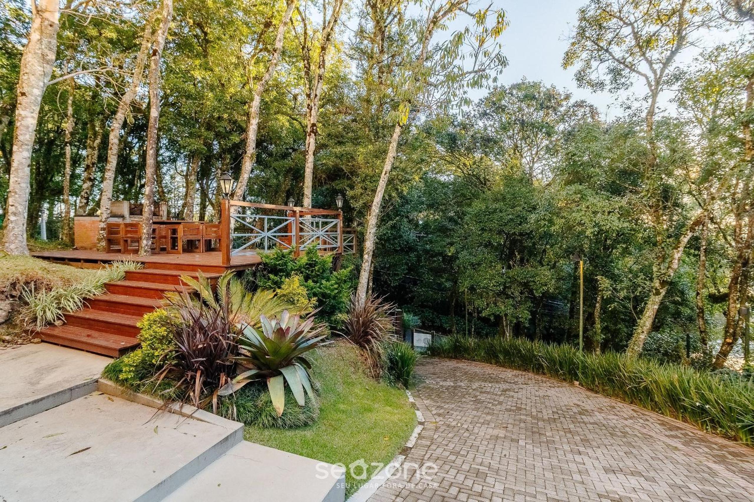 Apt w/ BBQ, 3 bedr, 700 m from Lago Negro ALT0402